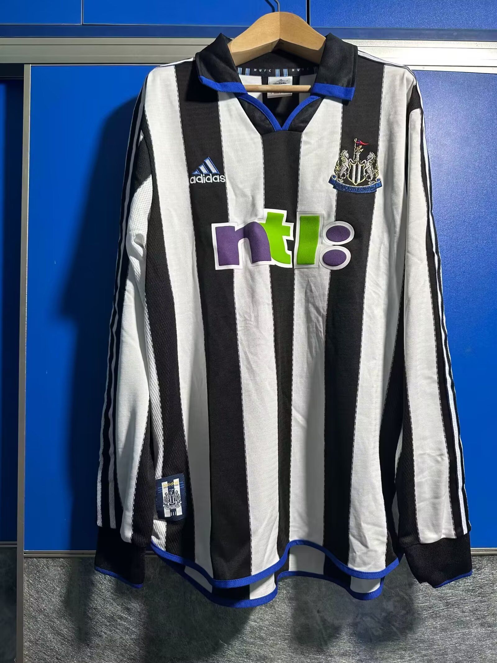 00-01 Newcastle Home Retro Long Sleeve Soccer Jerseys Yupoo
