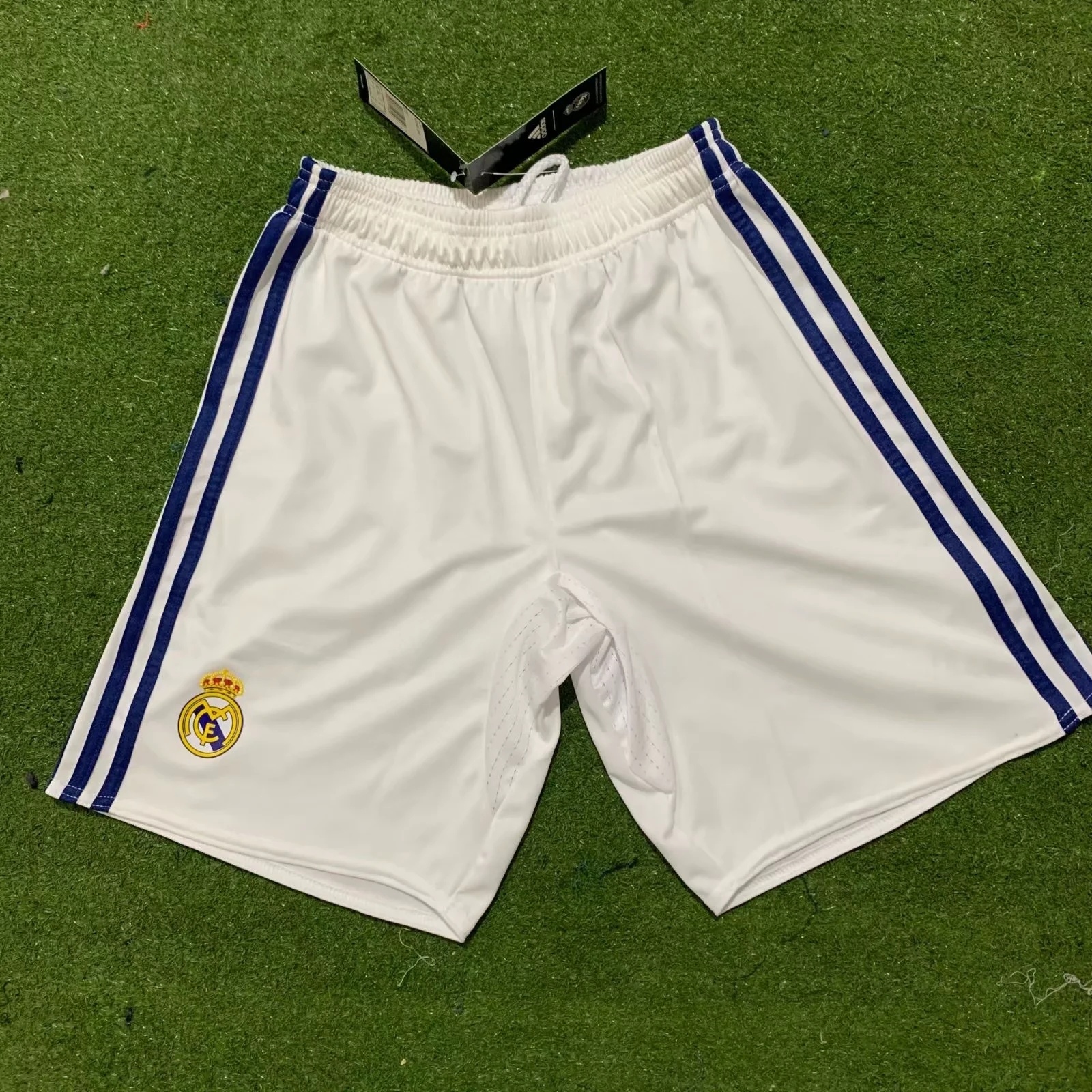 2016-17 Real Madrid Home Retro Shorts Yupoo
