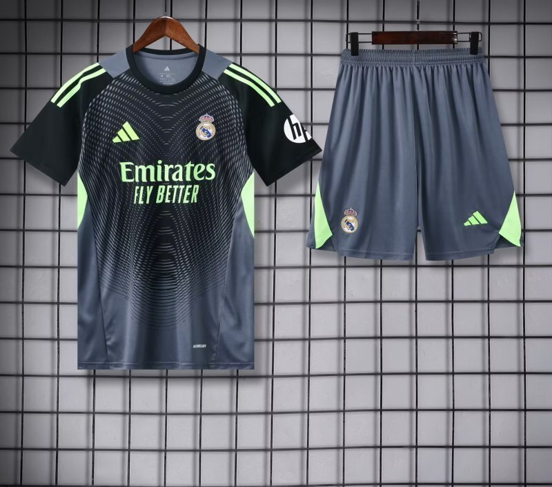 25-26 Real Madrid Goalkeeper Cheap Soccer Jerseys Yupoo