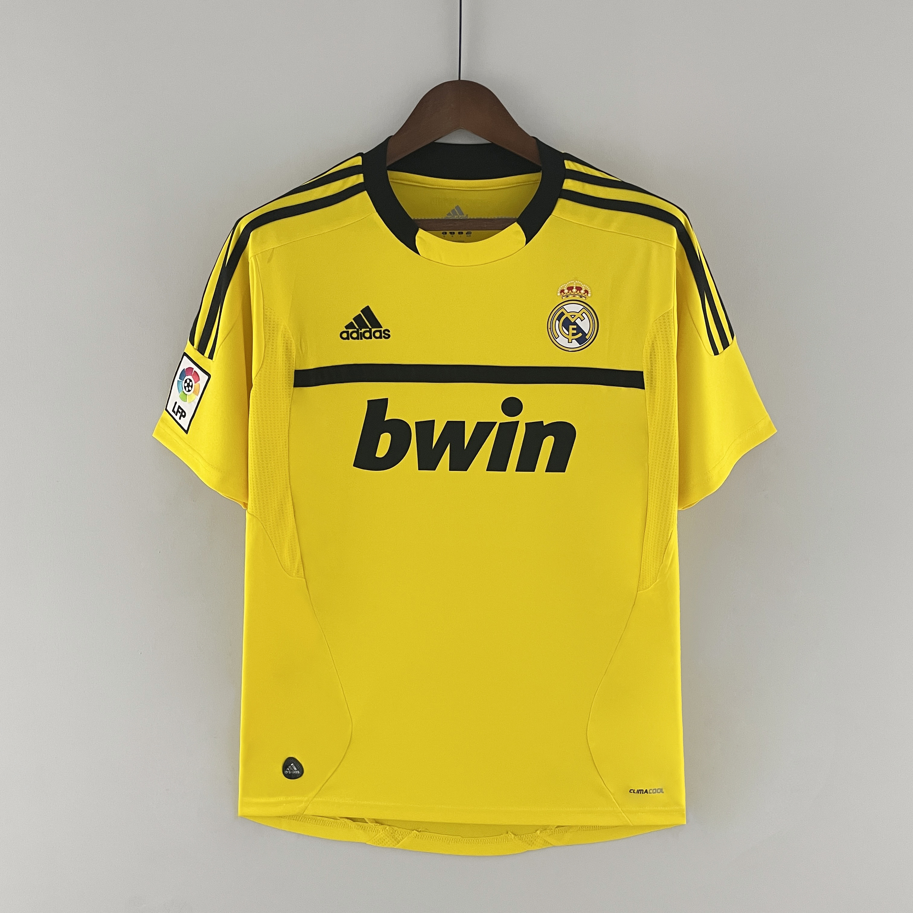11-12 Real Madrid Goalkeeper Retro Yellow Soccer Jerseys Yupoo