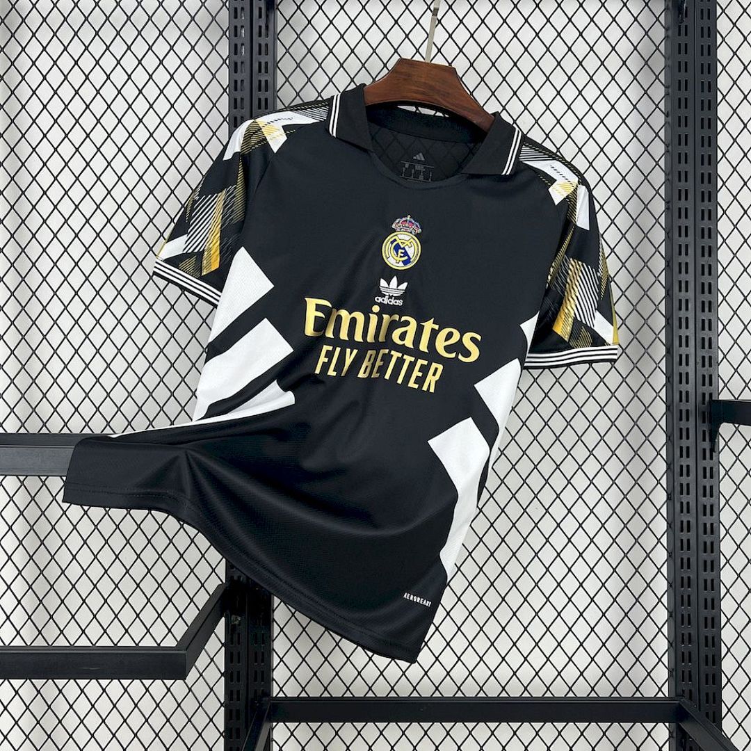 Real Madrid 2025/26 Retro Special Edition Jersey