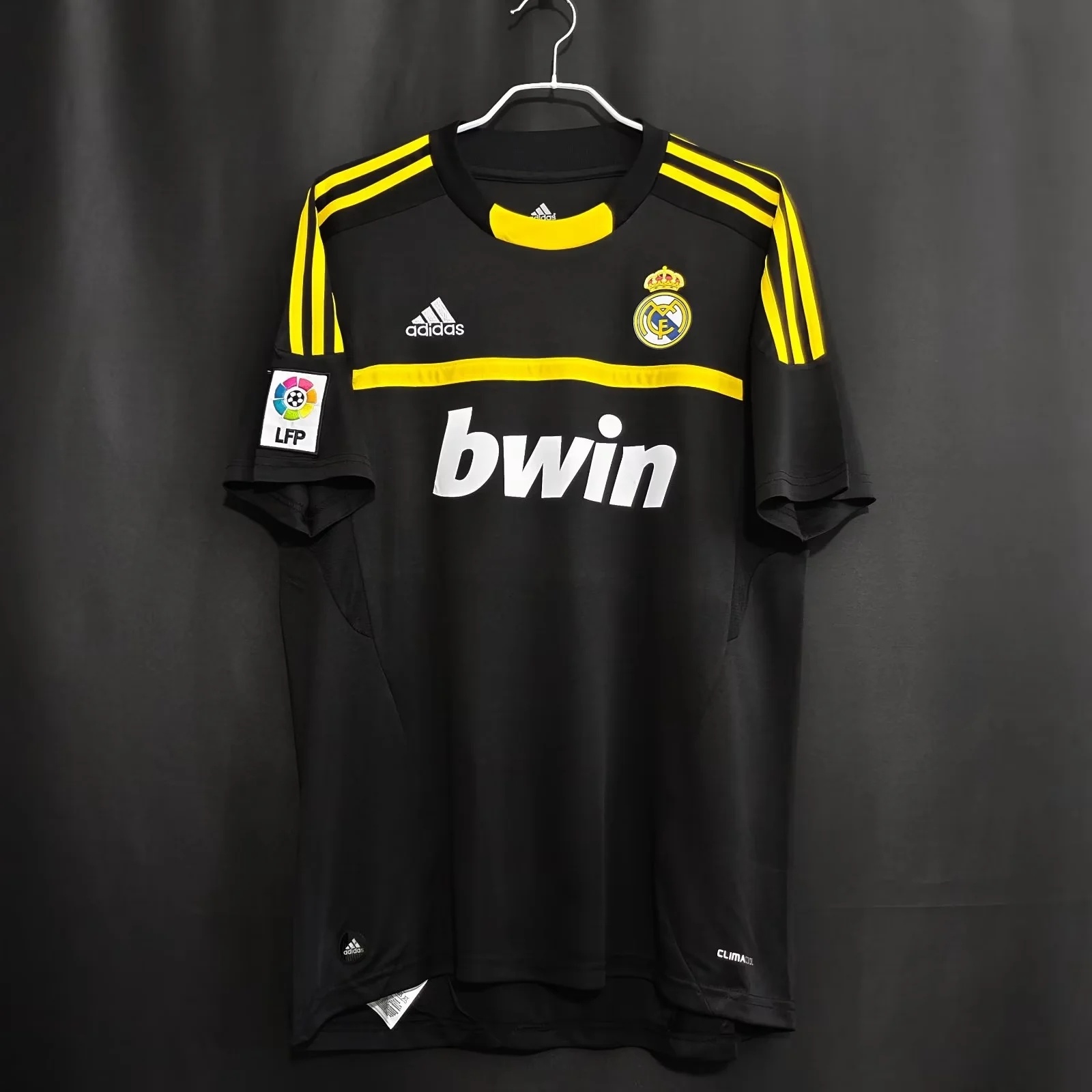 2011-12 Real Madrid Goalkeeper Retro Soccer Jerseys Yupoo