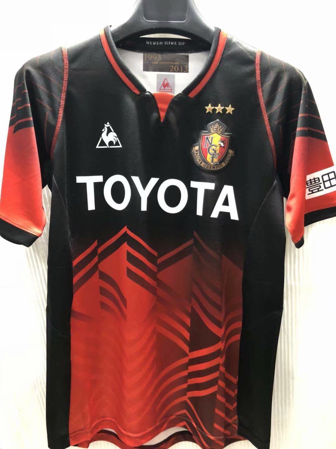 2013-14 Nagoya Grampus Home Retro Soccer Jerseys Yupoo