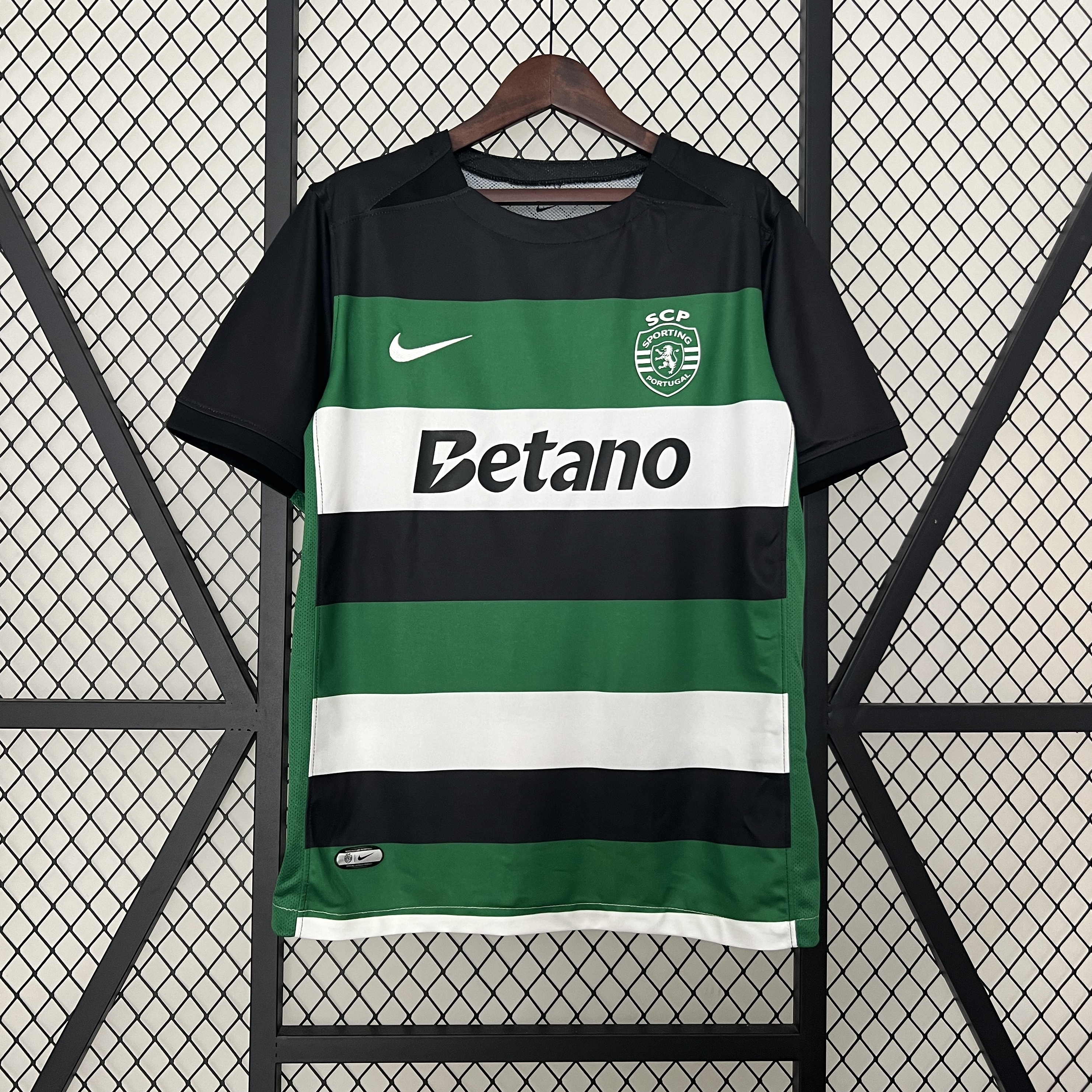 24-25 Sporting Lisbon Home Soccer Jerseys Yupoo
