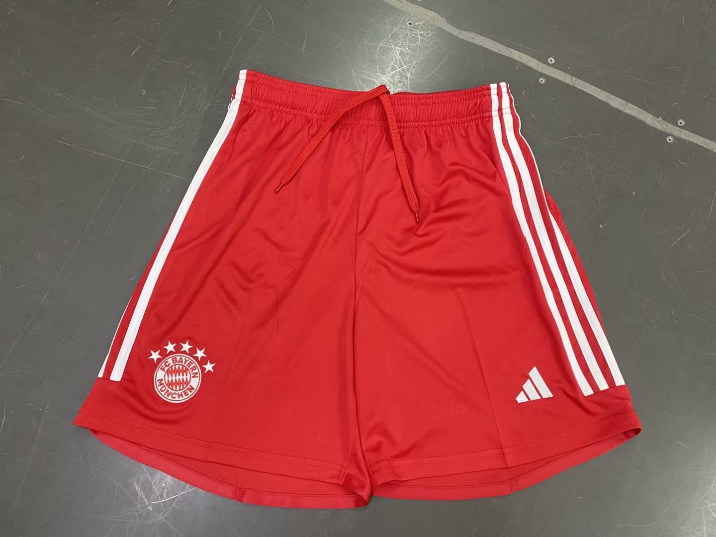 23-24 Bayern Home Soccer Shorts Yupoo