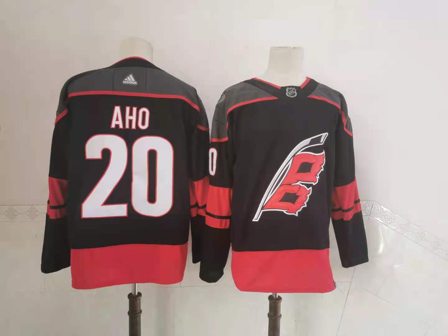 Carolina Hurricanes 卡罗莱纳飓风（原捕鲸者Whalers）