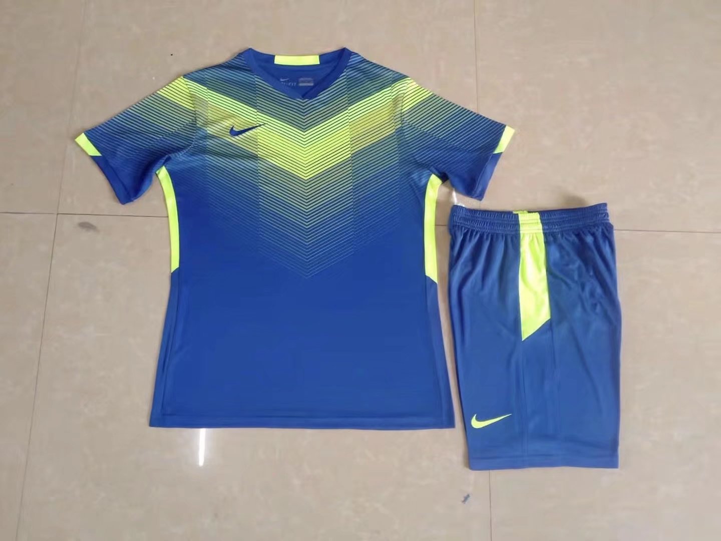 907 24-30 S-2XL Men and Kids Tracking Suit (accept custom logo)
