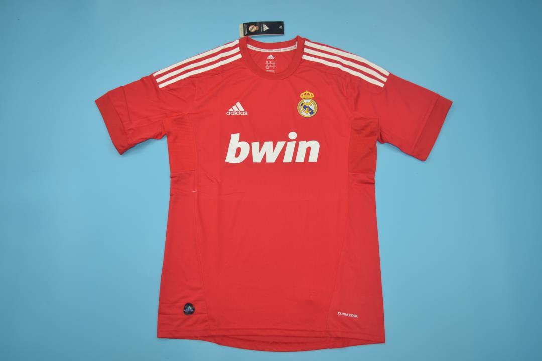 re-al ma-drid 11-12 red away