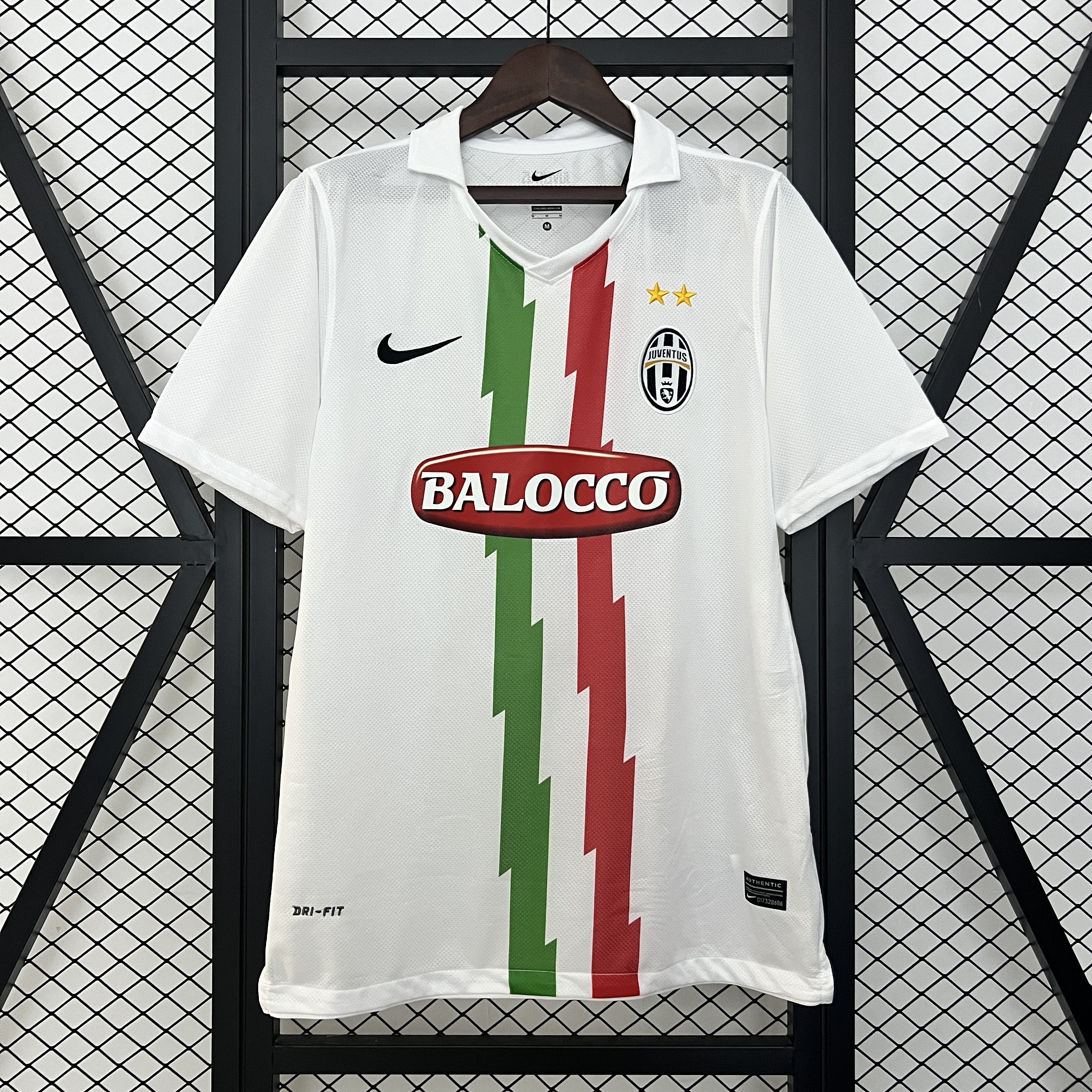 Retro Juventus 10/11 Away