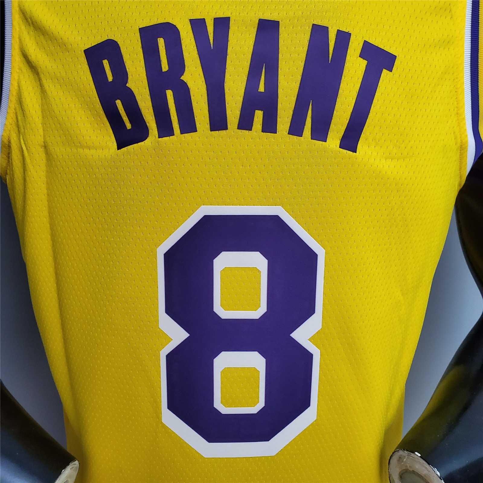 Bryant #8 Lakers Round neck yellow 1