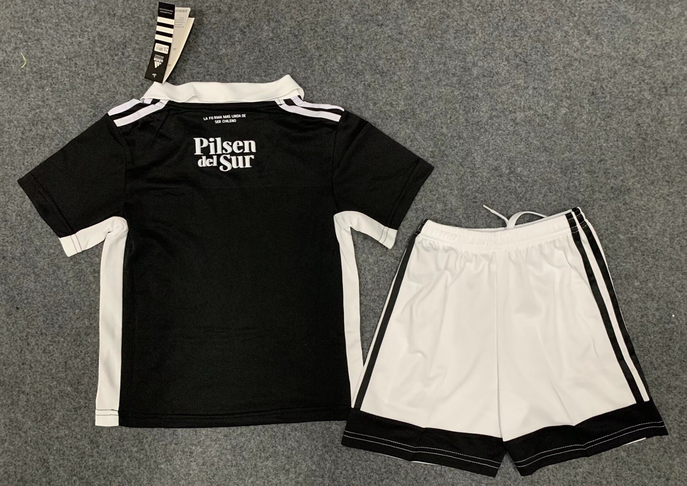 22-23 Colo-Colo away kids kit 1