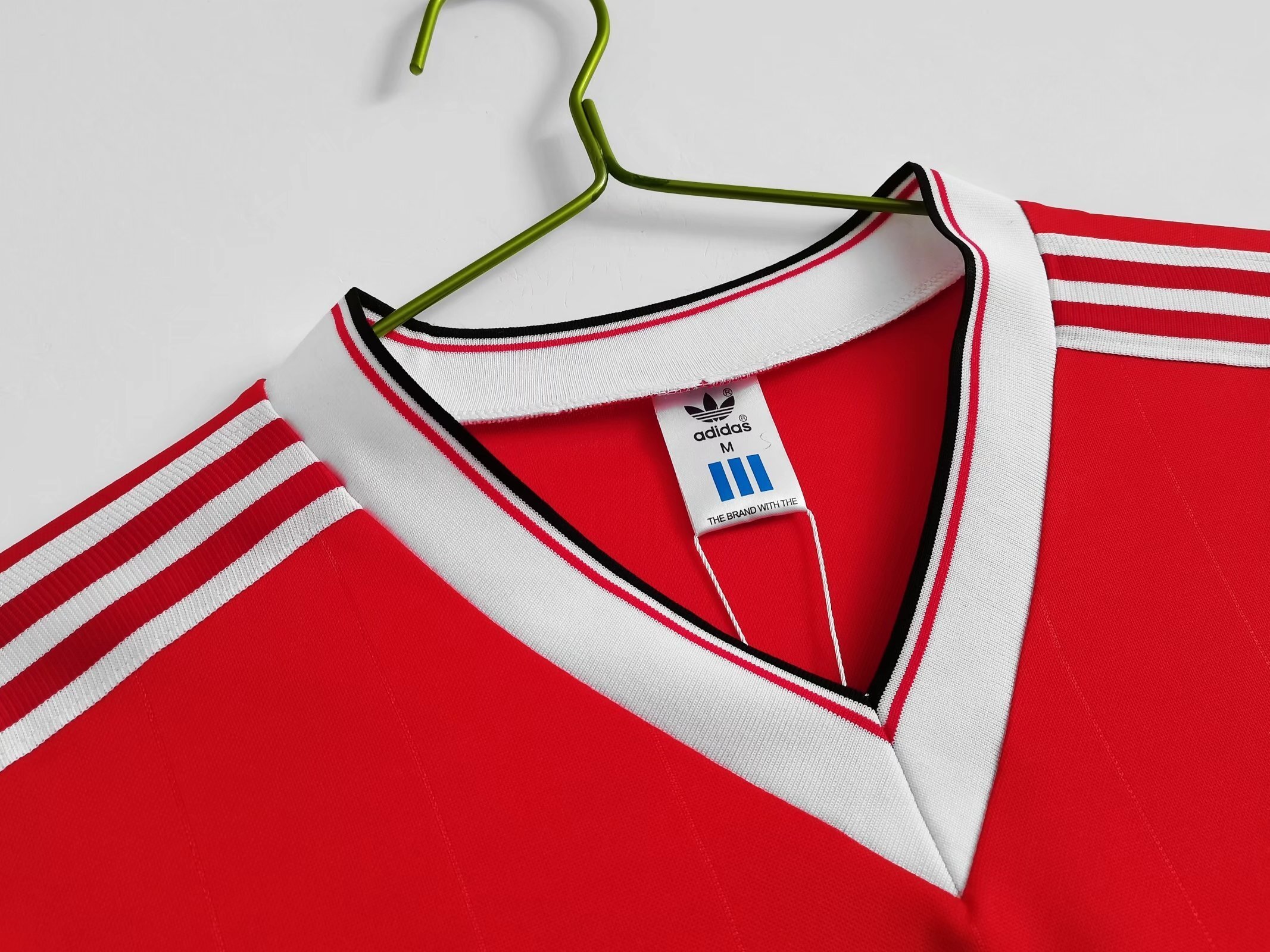 82-83 Manchester United home long sleeve 1
