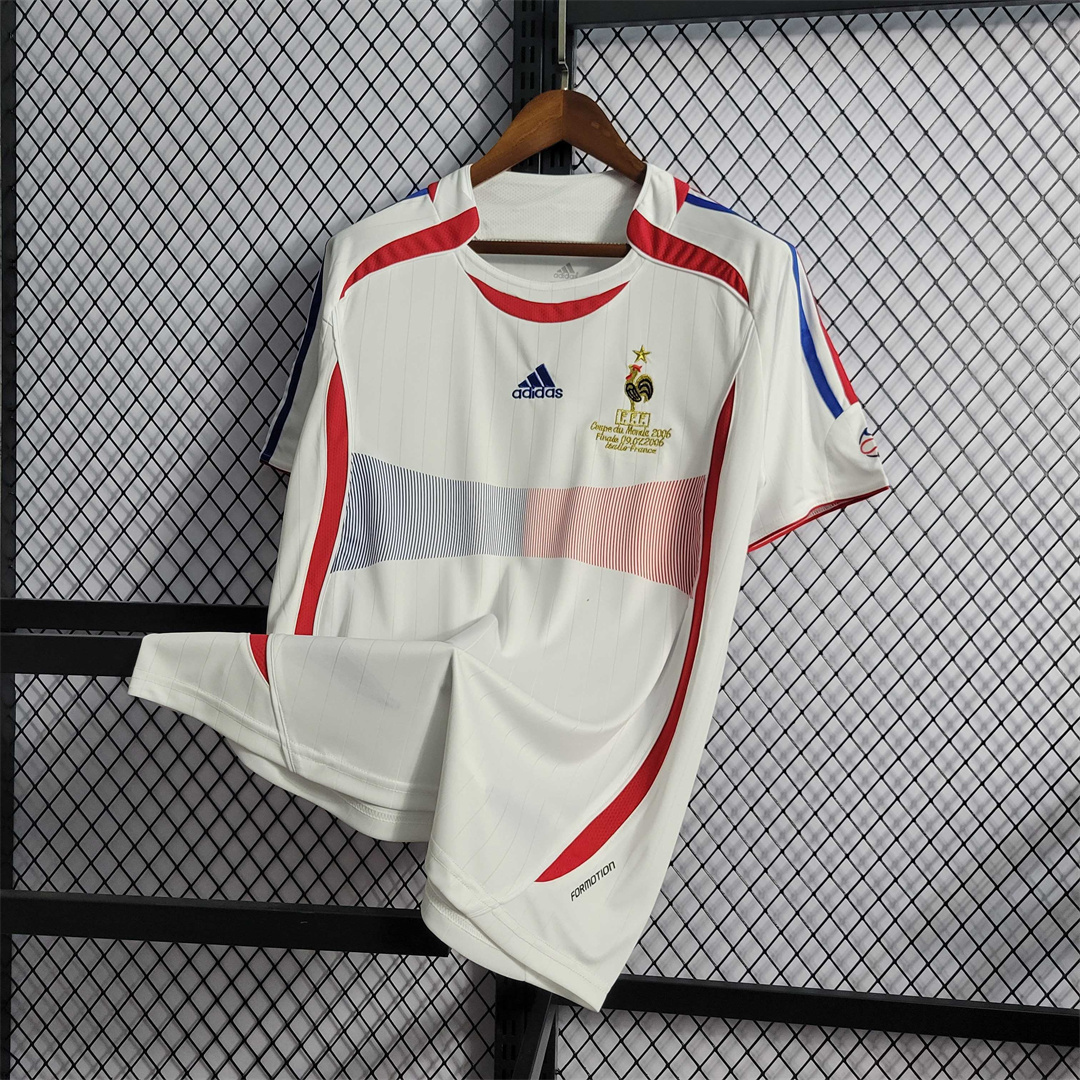 2006 France away white 3