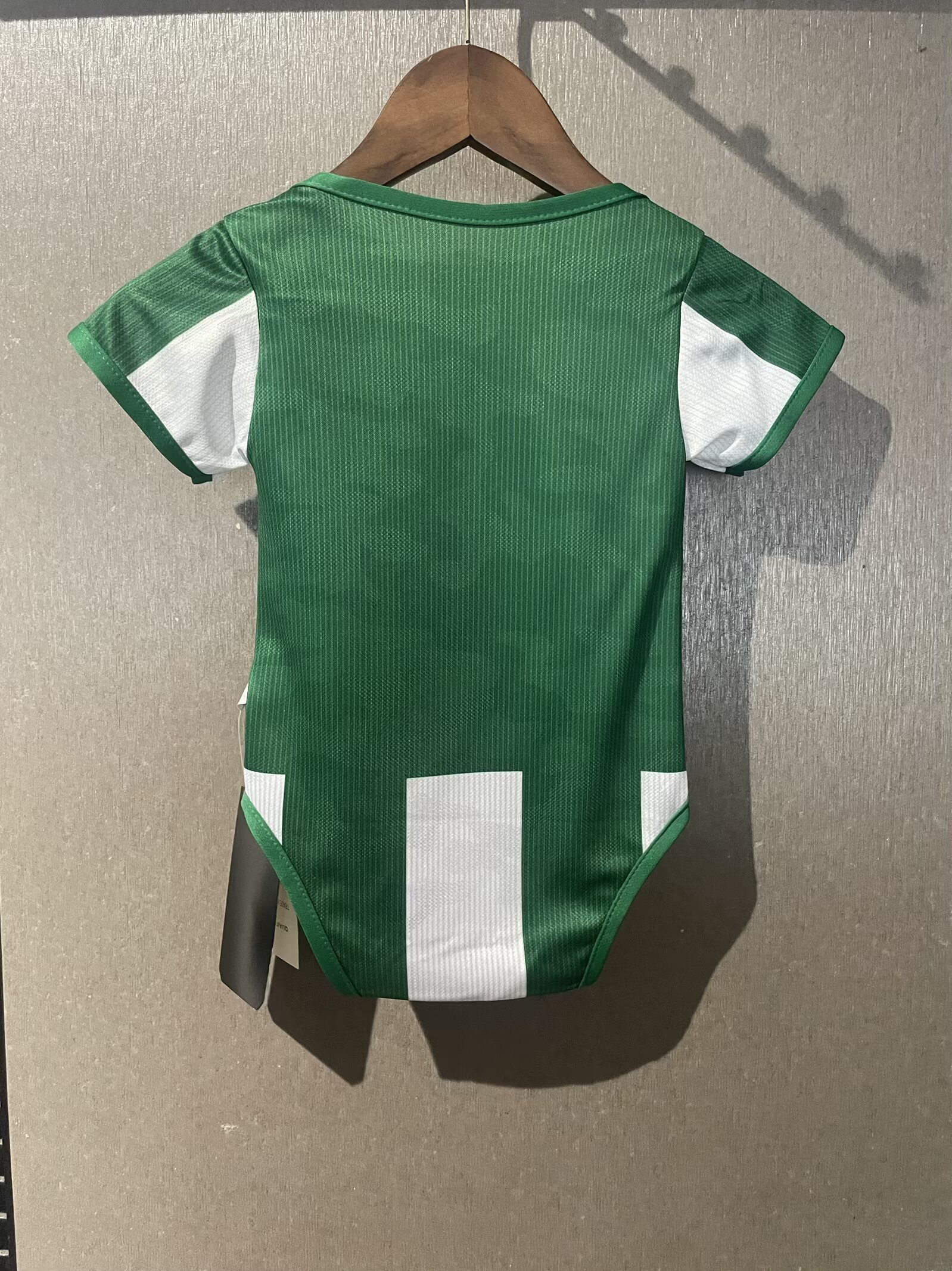 25-26 Real Betis home baby Kit Sino AAAAJersey Dropship Yupoo 1