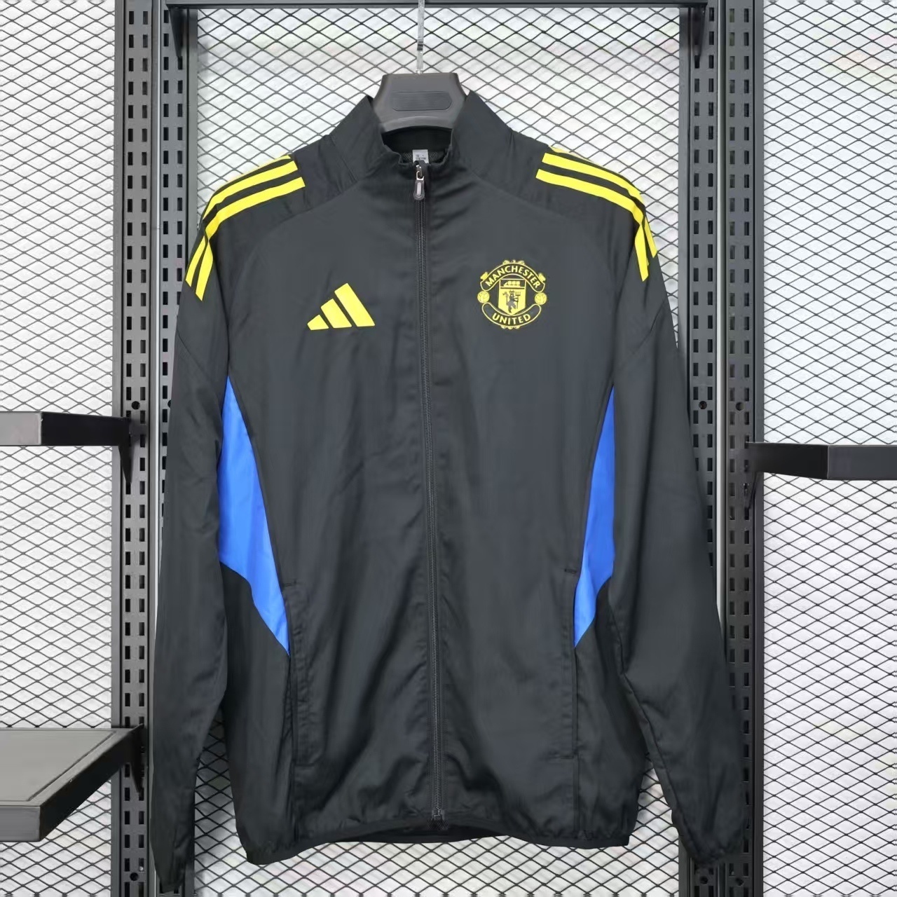 25-26 Manchester United Black Windbreaker Jacket AAAAJersey Supply Yupoo