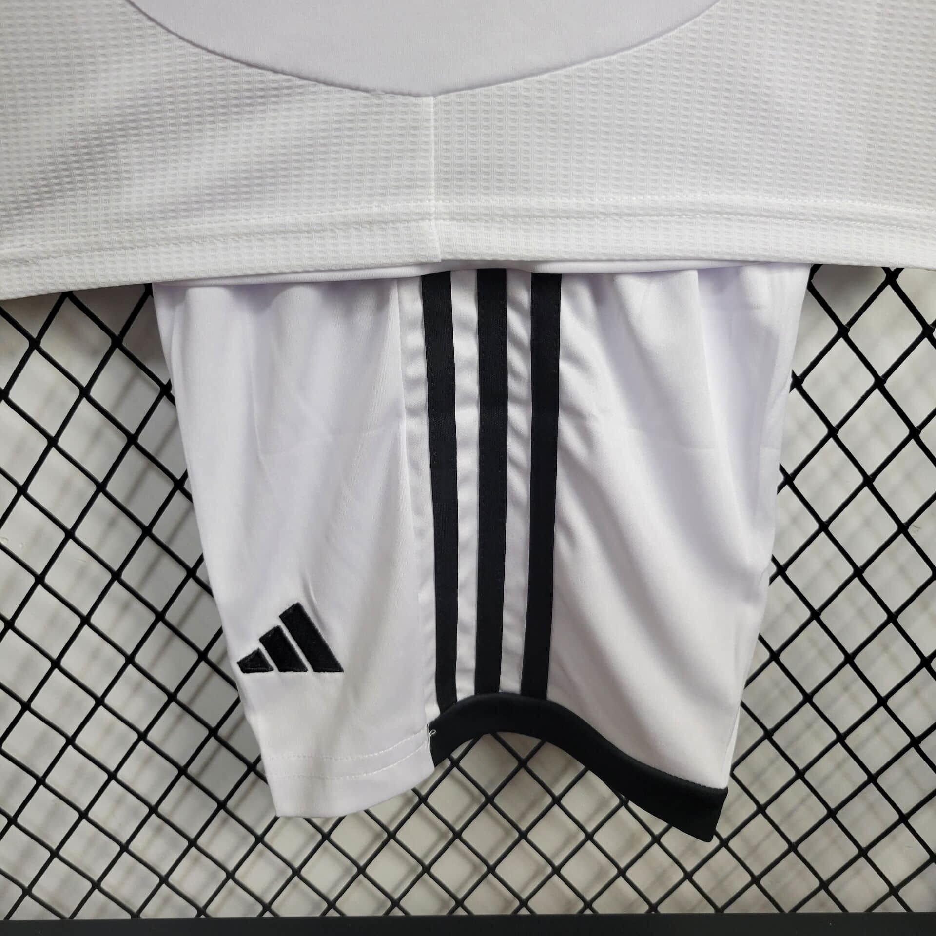 24-25 Real Madrid Home Kid Kits Youth Apparels AAAAJersey Wholesale Yupoo 1