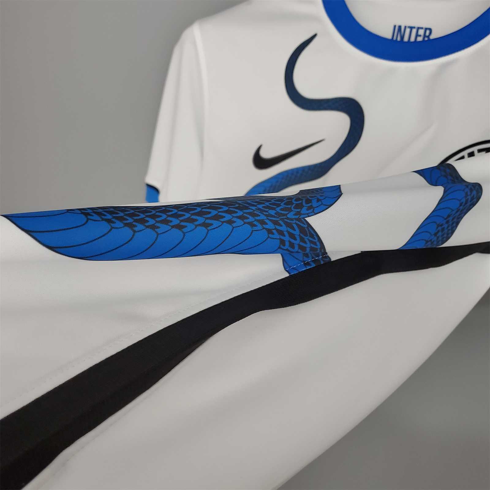 21-22 Inter Milan away 5