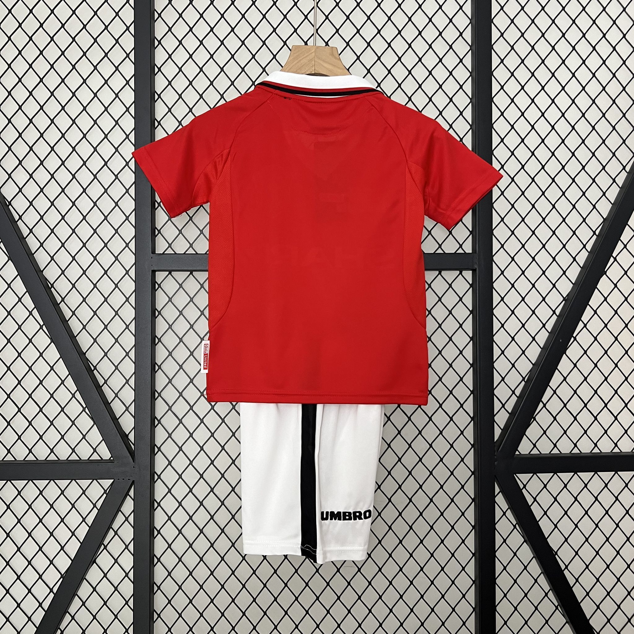99-00 Manchester United Home Retro Kid Kits Youth Apparels AAAAJersey Wholesale Yupoo 4