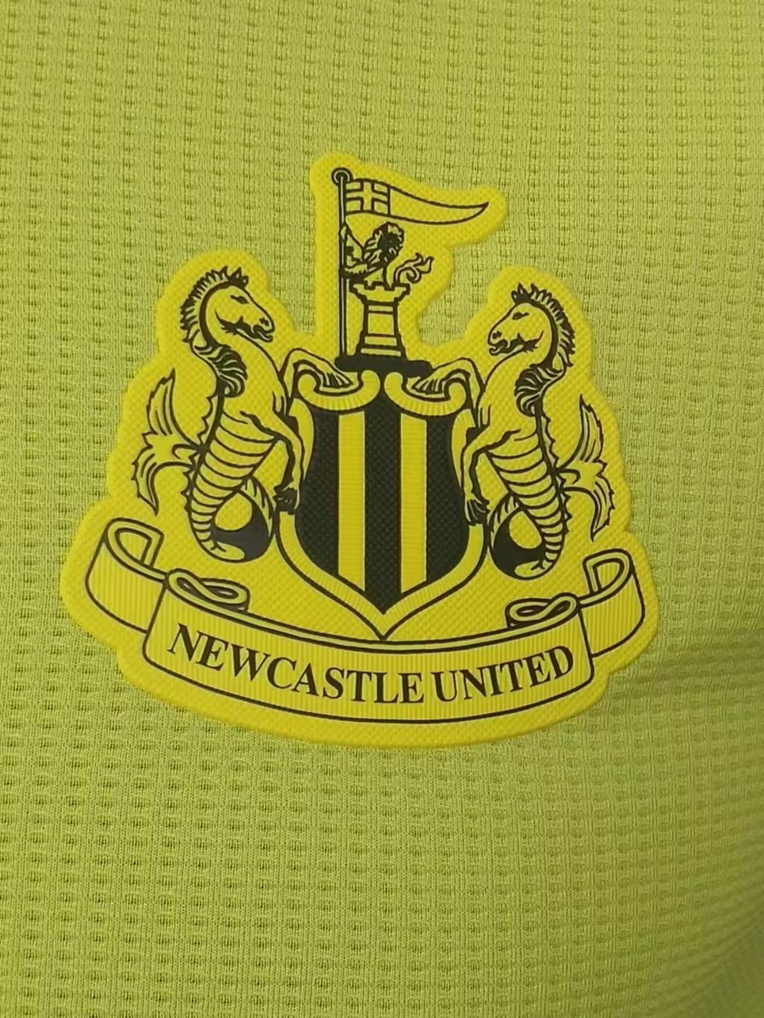 22-23 Newcastle goalkeeper yellow player version 1