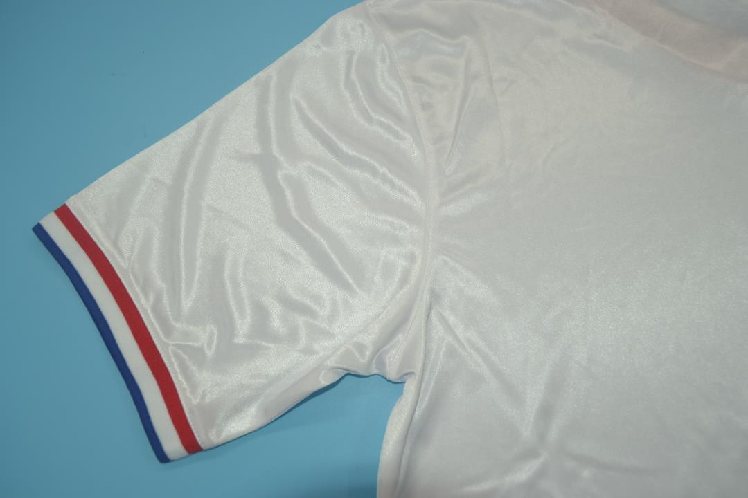 82-83 Chelsea away white 8