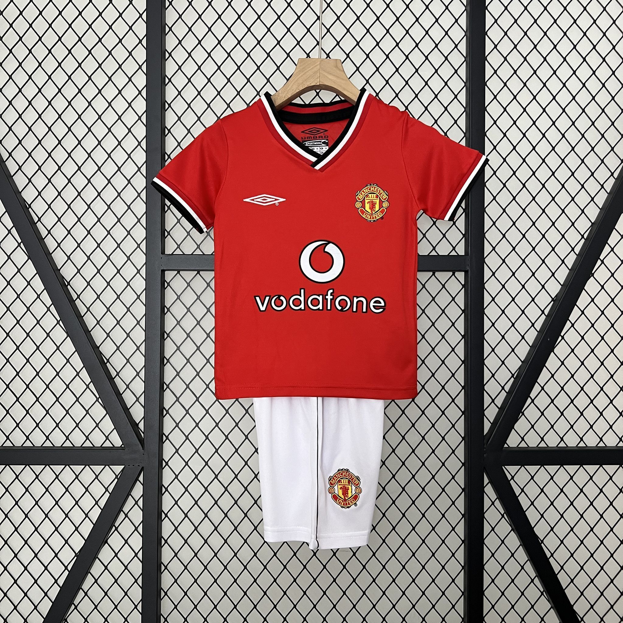 00-01 Manchester United Home Retro Kid Kits Youth Apparels AAAAJersey Wholesale Yupoo
