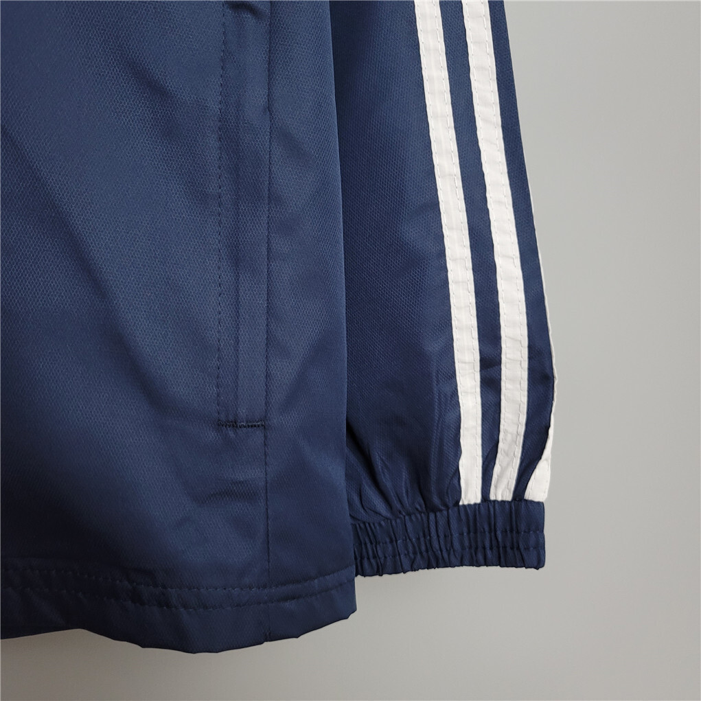 20-21 Bayern Munich royal blue windbreaker 7
