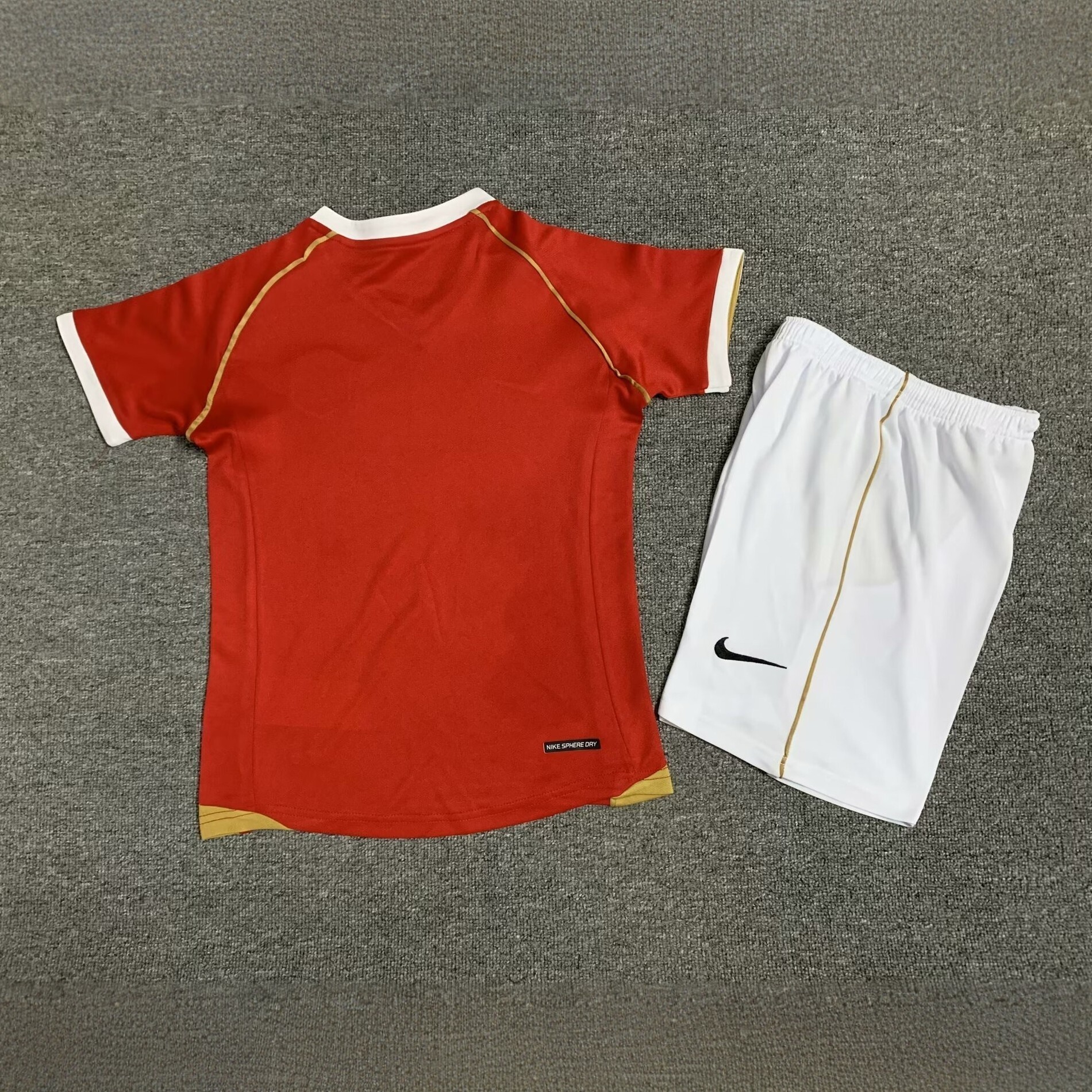 06-07 Manchester United Home Retro Kids Kits Children Sets Football AAAAJerseys Yupoo 9