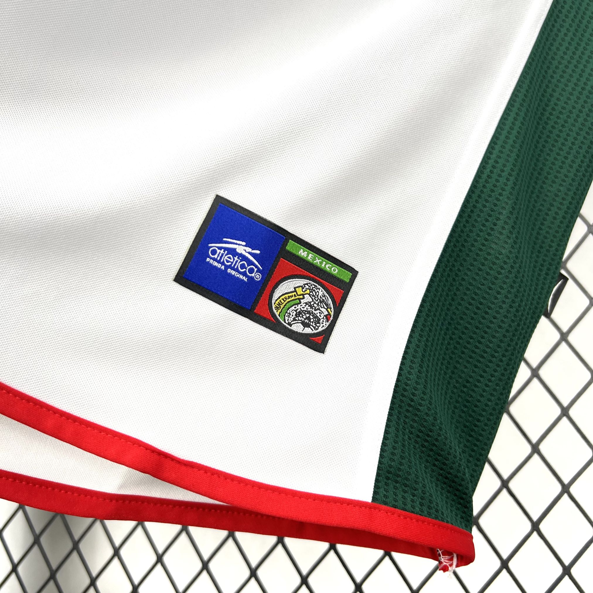 2002 Mexico Mens Away Football Retro Kit Vintage T-Shirt AAAAJersey Wholesale Yupoo 8 4