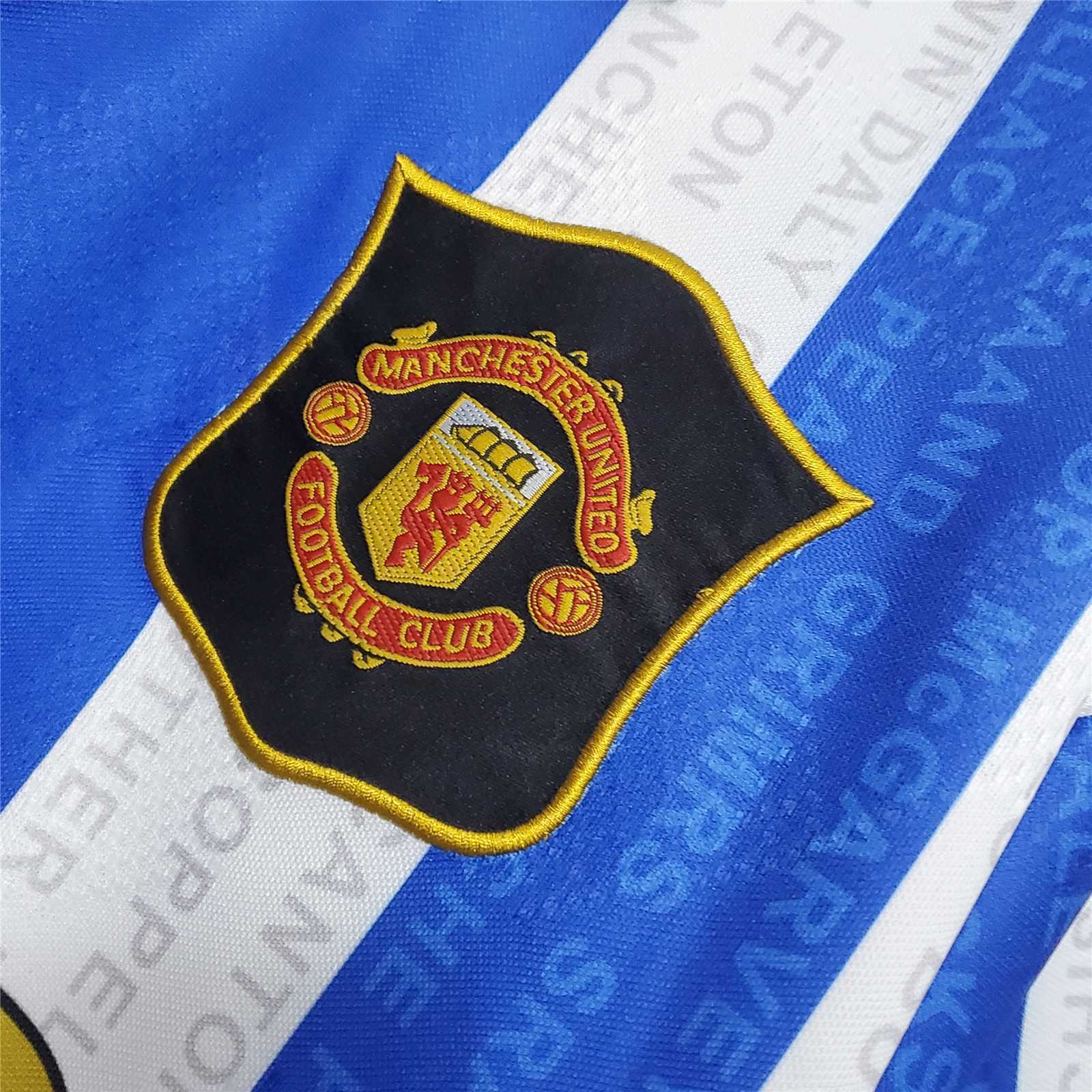 94-96 Manchester United away 3