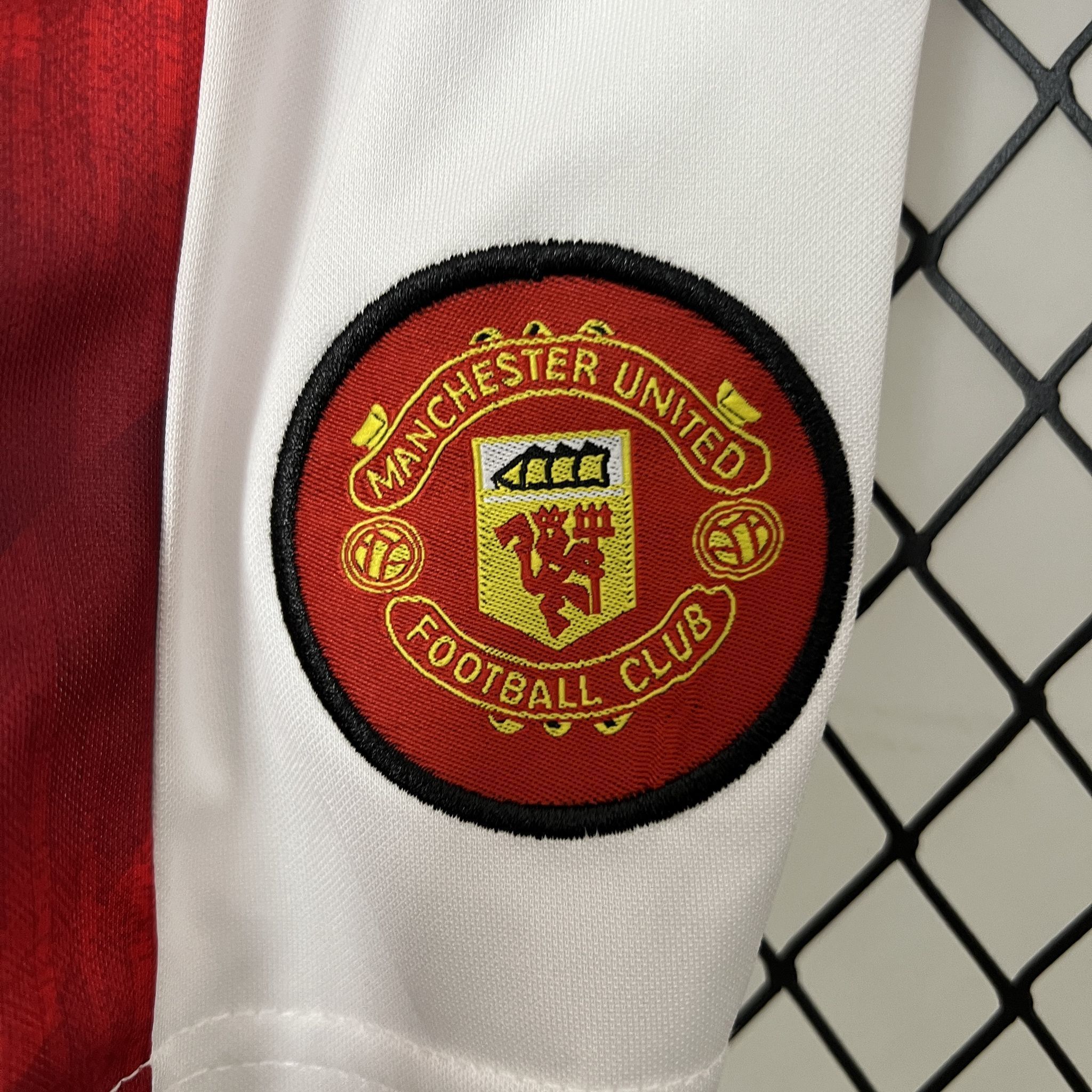 96-97 Manchester United Home Retro Kid Kits Youth Apparels AAAAJersey Wholesale Yupoo 3
