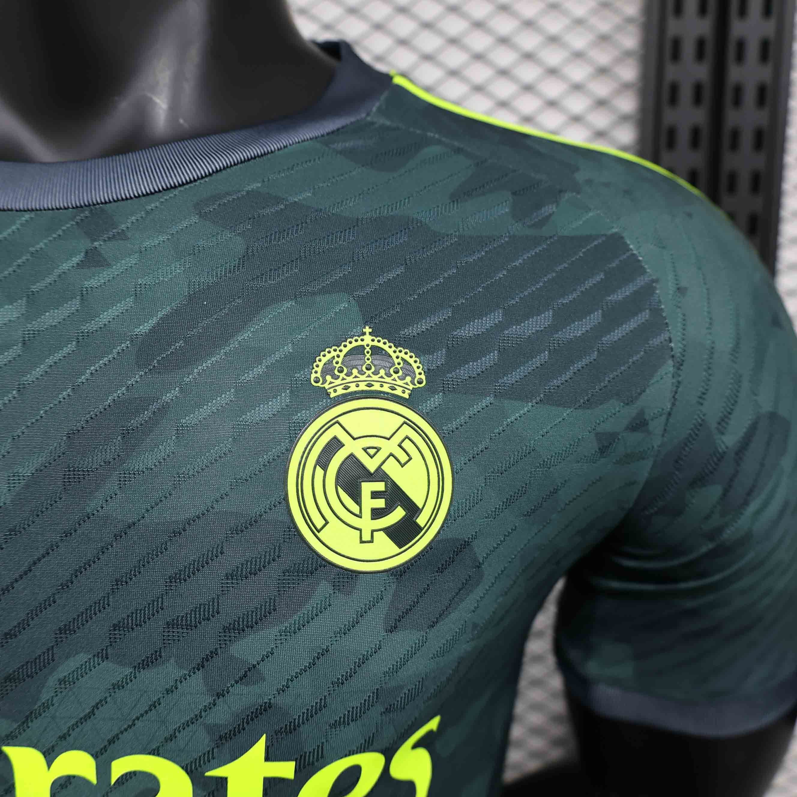 24-25 Real Madrid Special Edition Kit Green Player Version Shirt Football AAAAJersey Supplier 1