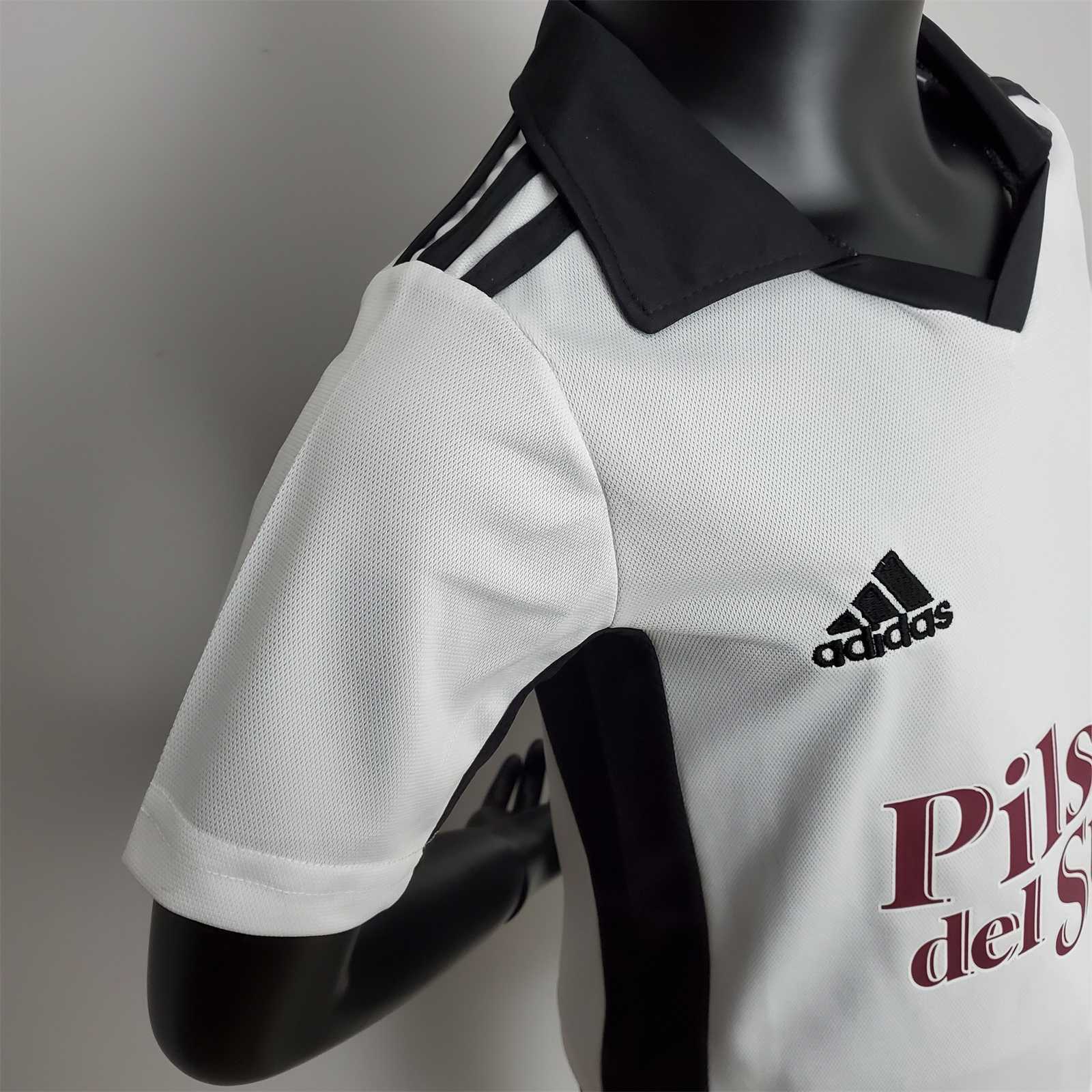 22-23 Colo-Colo home kids kit 8