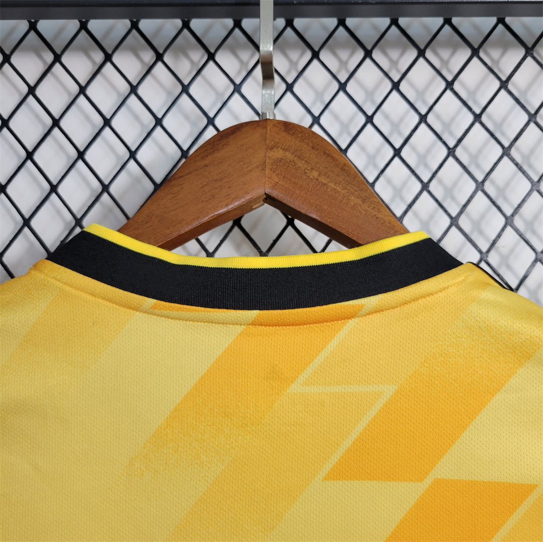 23-24 Ajax away 1