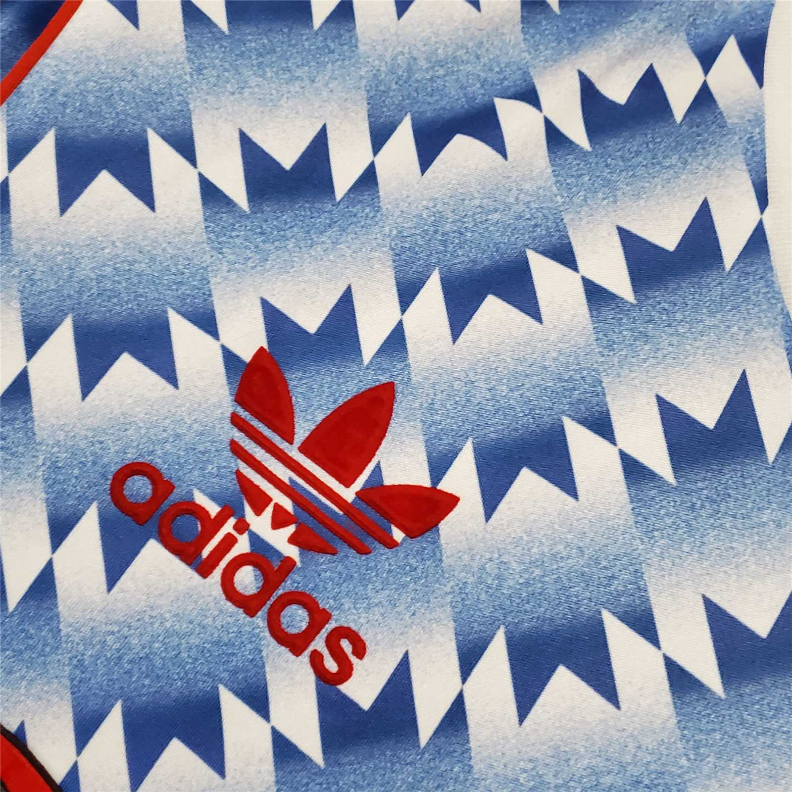 90-92 Manchester United away 4