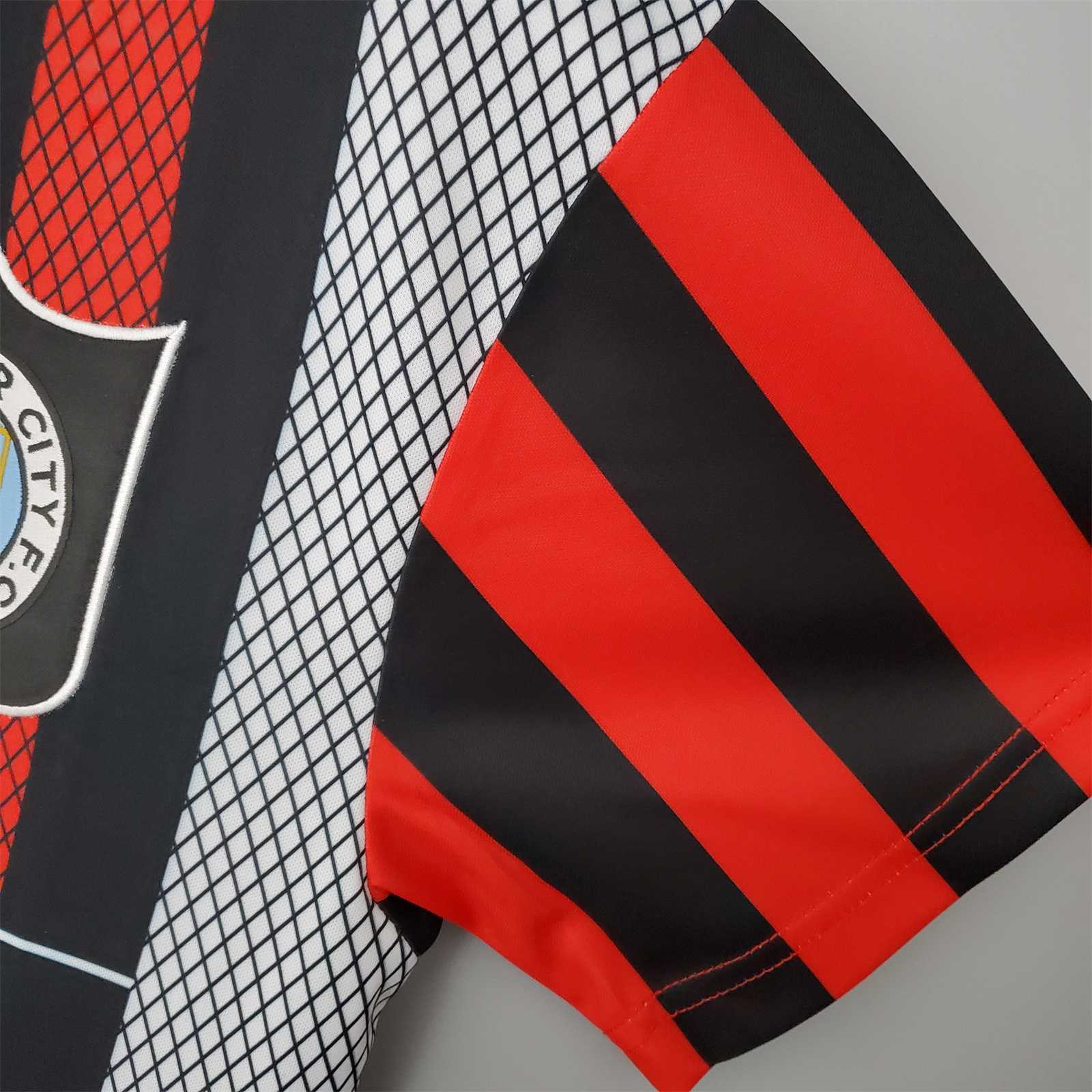 94-96 Manchester City away 3