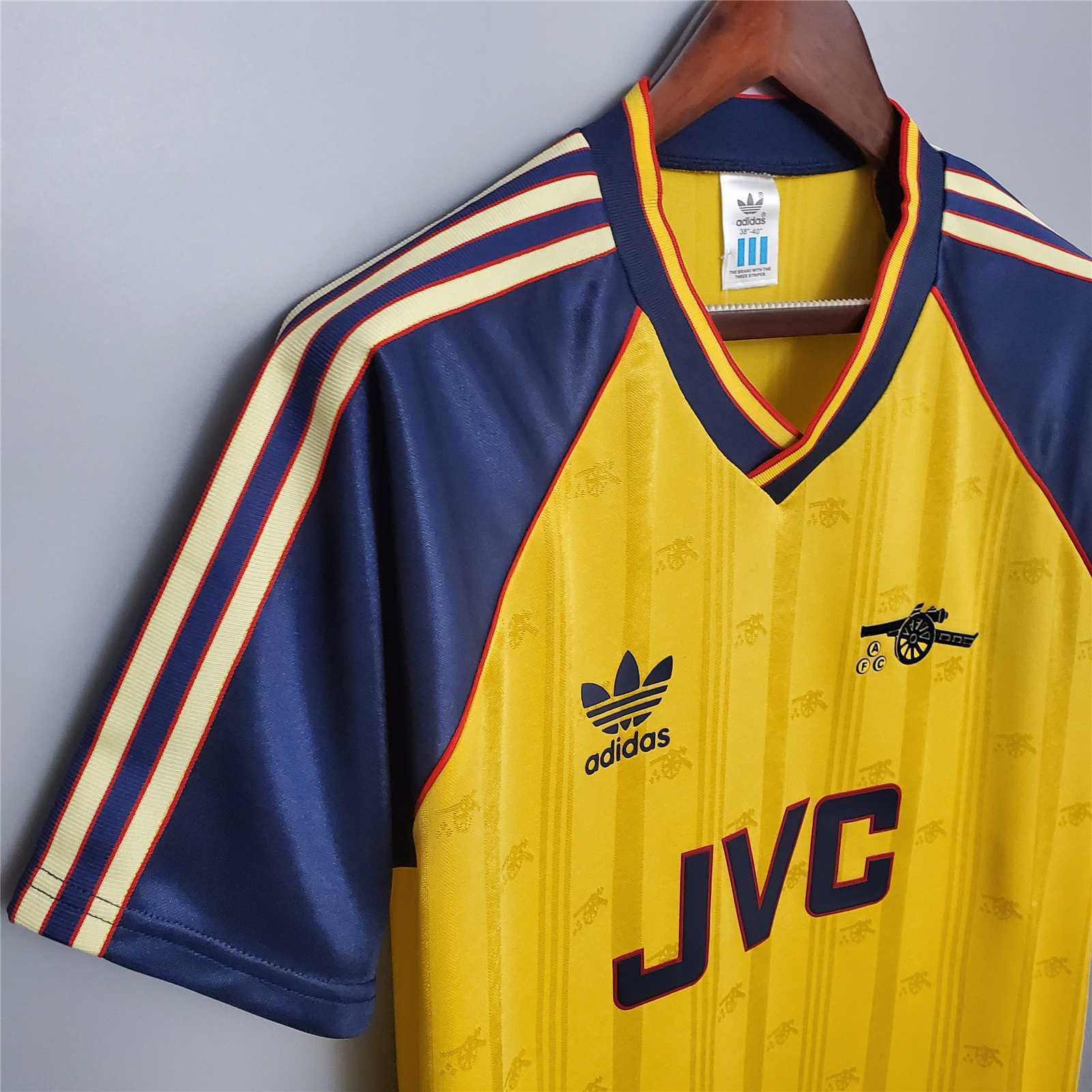 88-90 Arsenal away 7