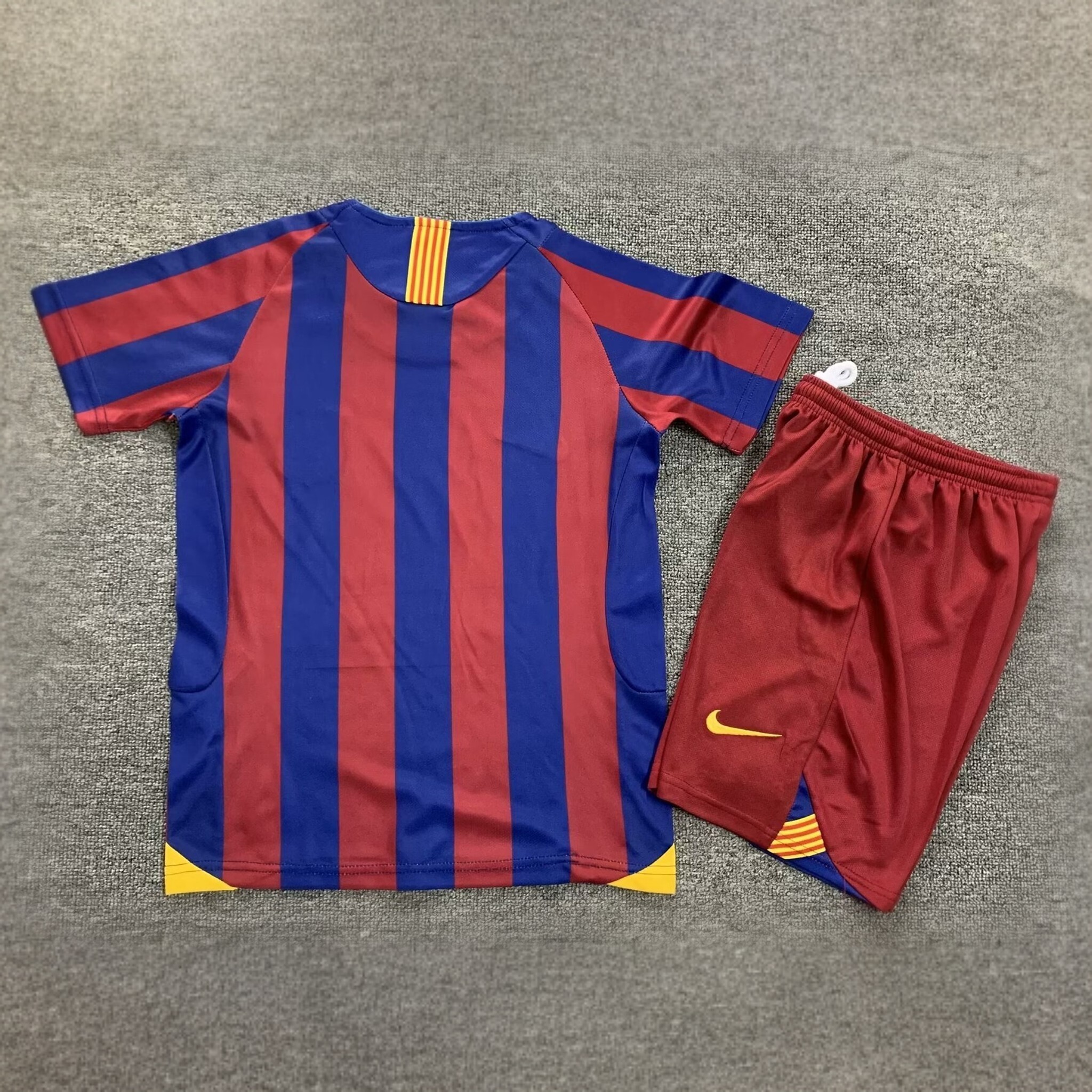 05-06 Barcelona Home Retro Kids Kits Football Jerseys Yupoo 1