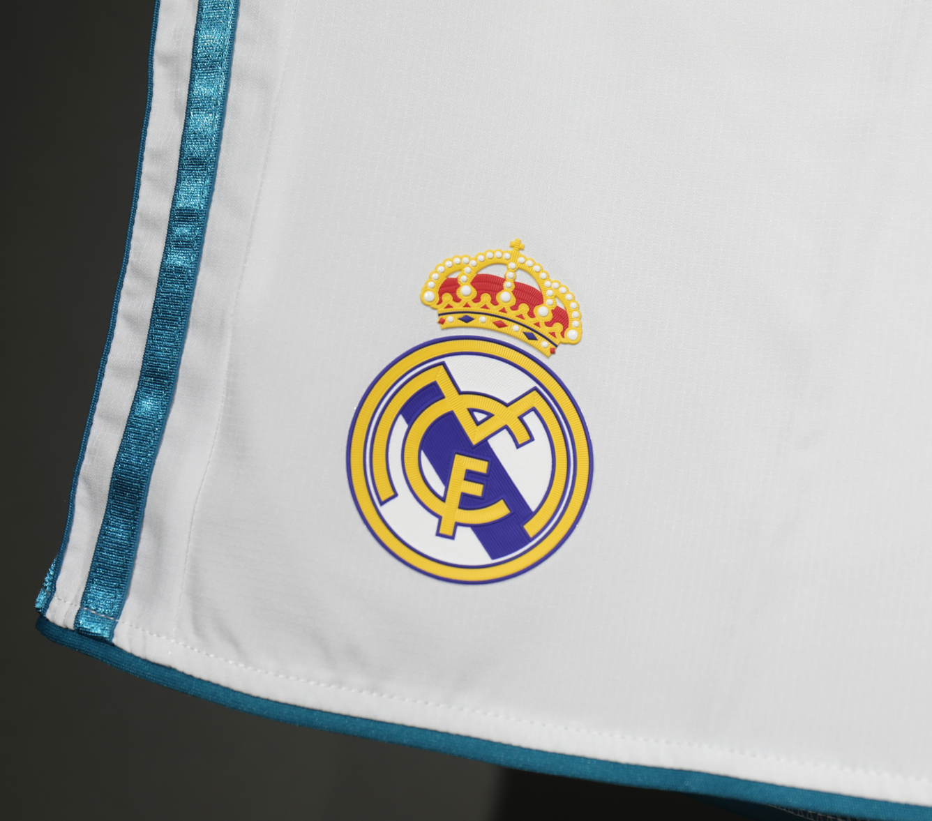17-18 Real Madrid Home Retro Kit Vintage Player Version Sino Shorts AAAAJersey Dropship Yupoo 3