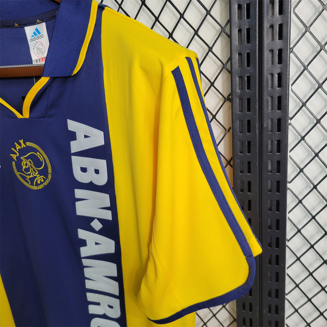 00-01 Ajax away 7