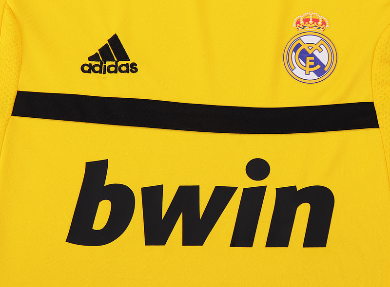 11-12 Real Madrid Retro Goalkeeper Kid Kits Youth Apparels AAAAJersey Supplier Yupoo 7