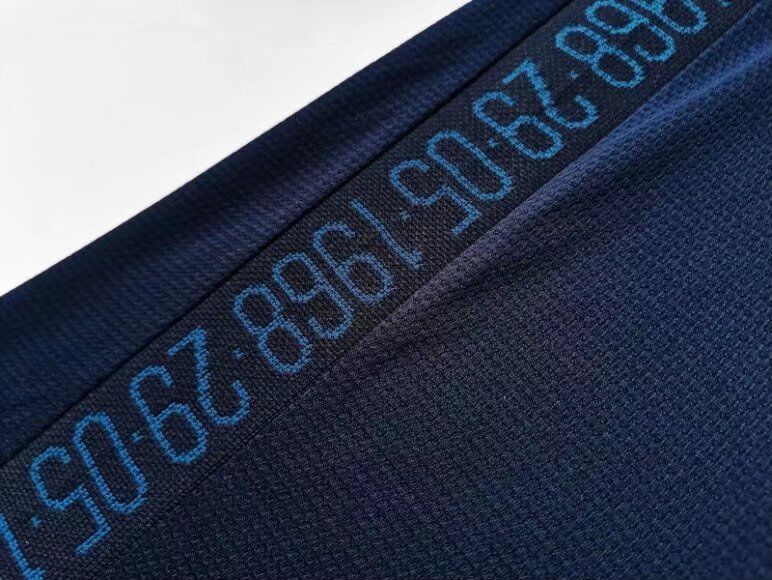 1968 Manchester City dark blue long sleeve 3
