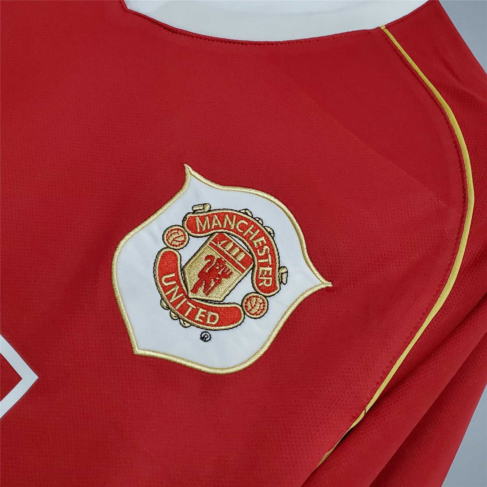 06-07 Manchester United home long sleeve 4