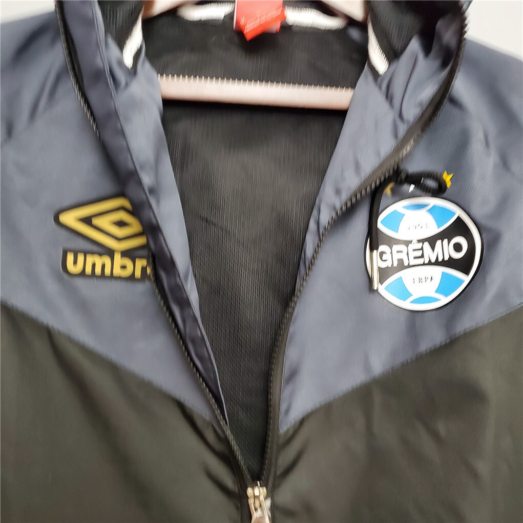 20-21 Gremio black windbreaker 6