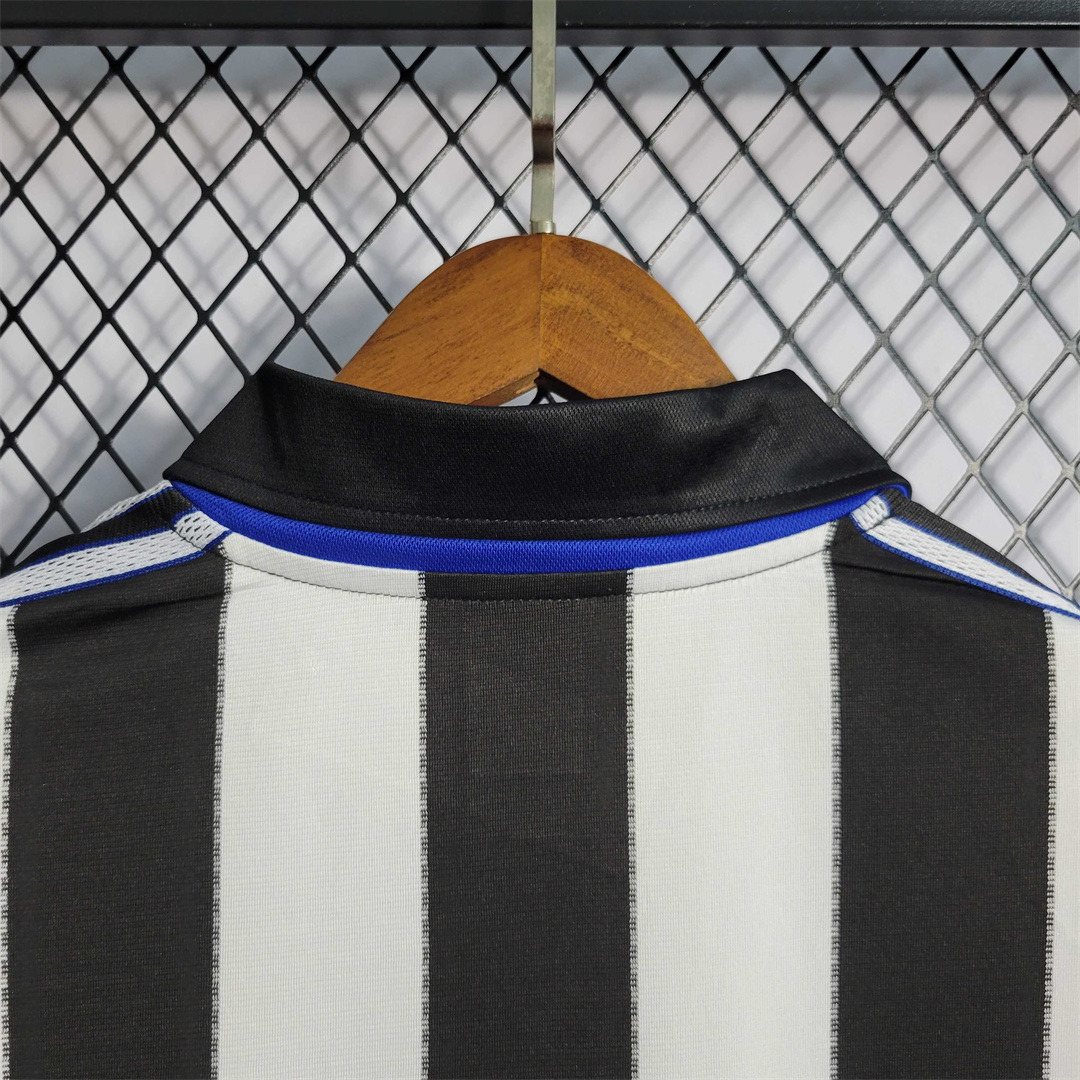 00-01 Newcastle home 6