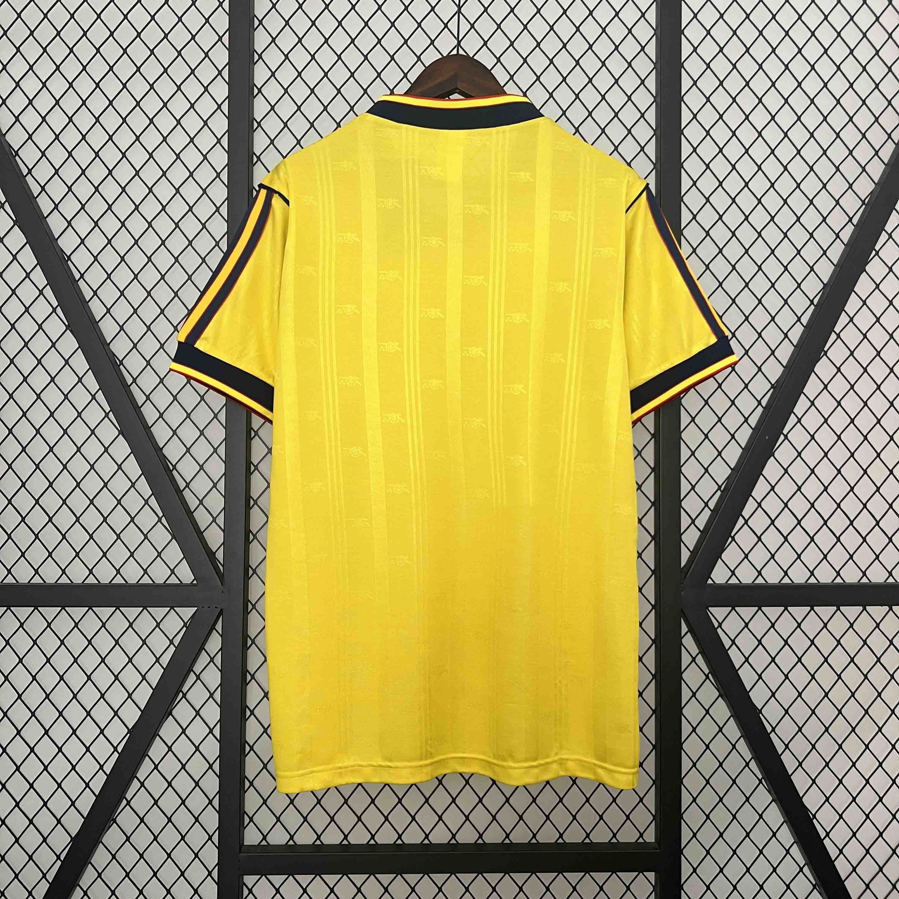 86-88 Arsenal away 3