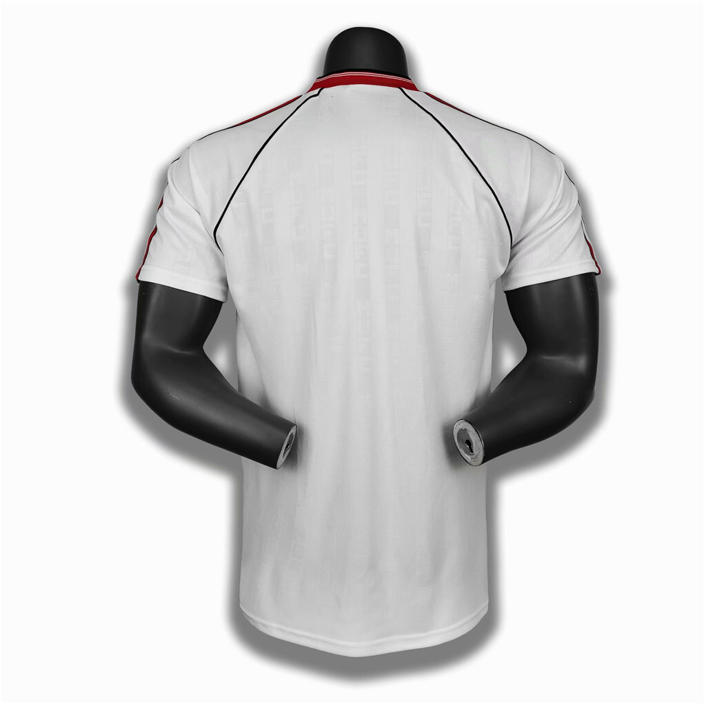 88-90 Manchester United away 5