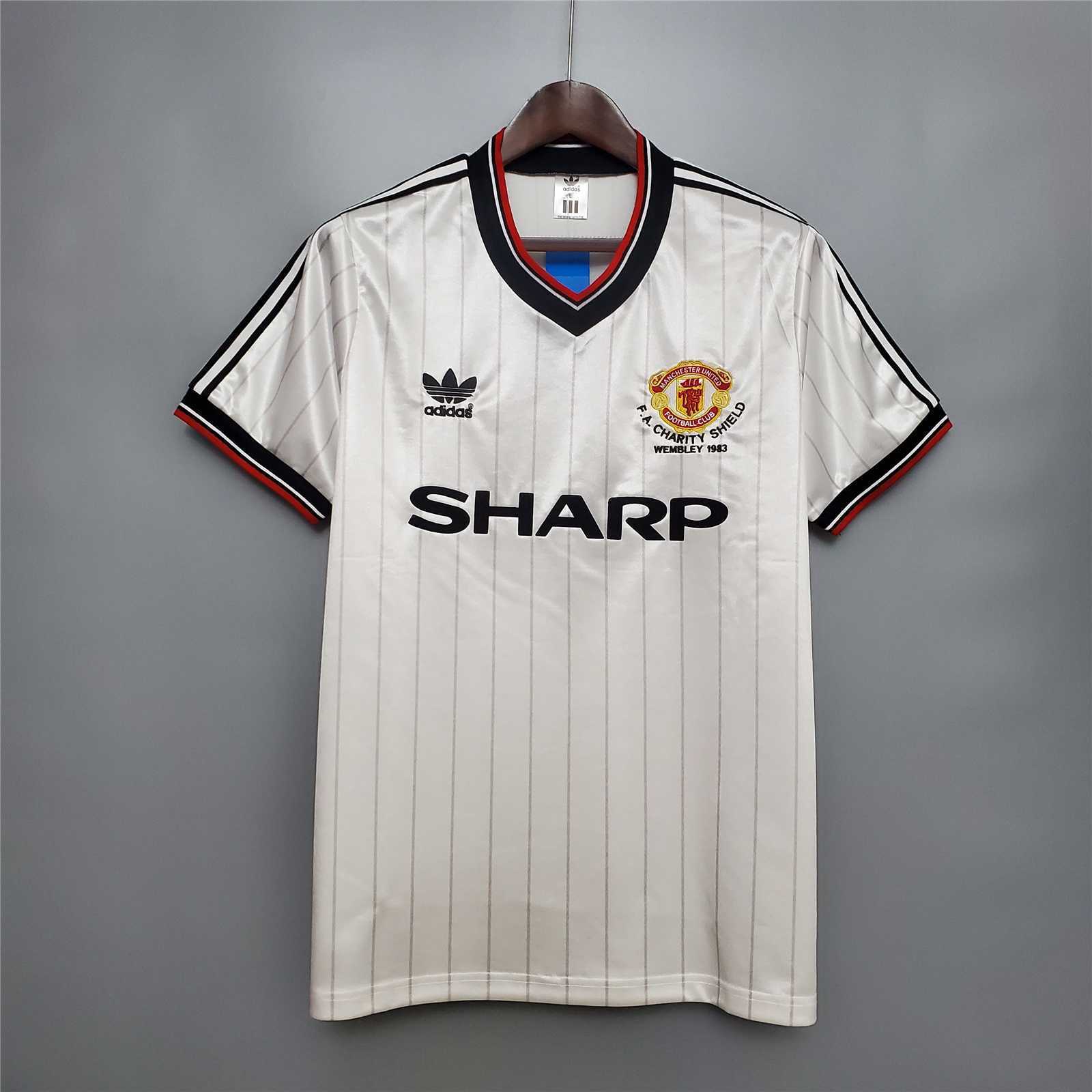 82-83 Manchester United away