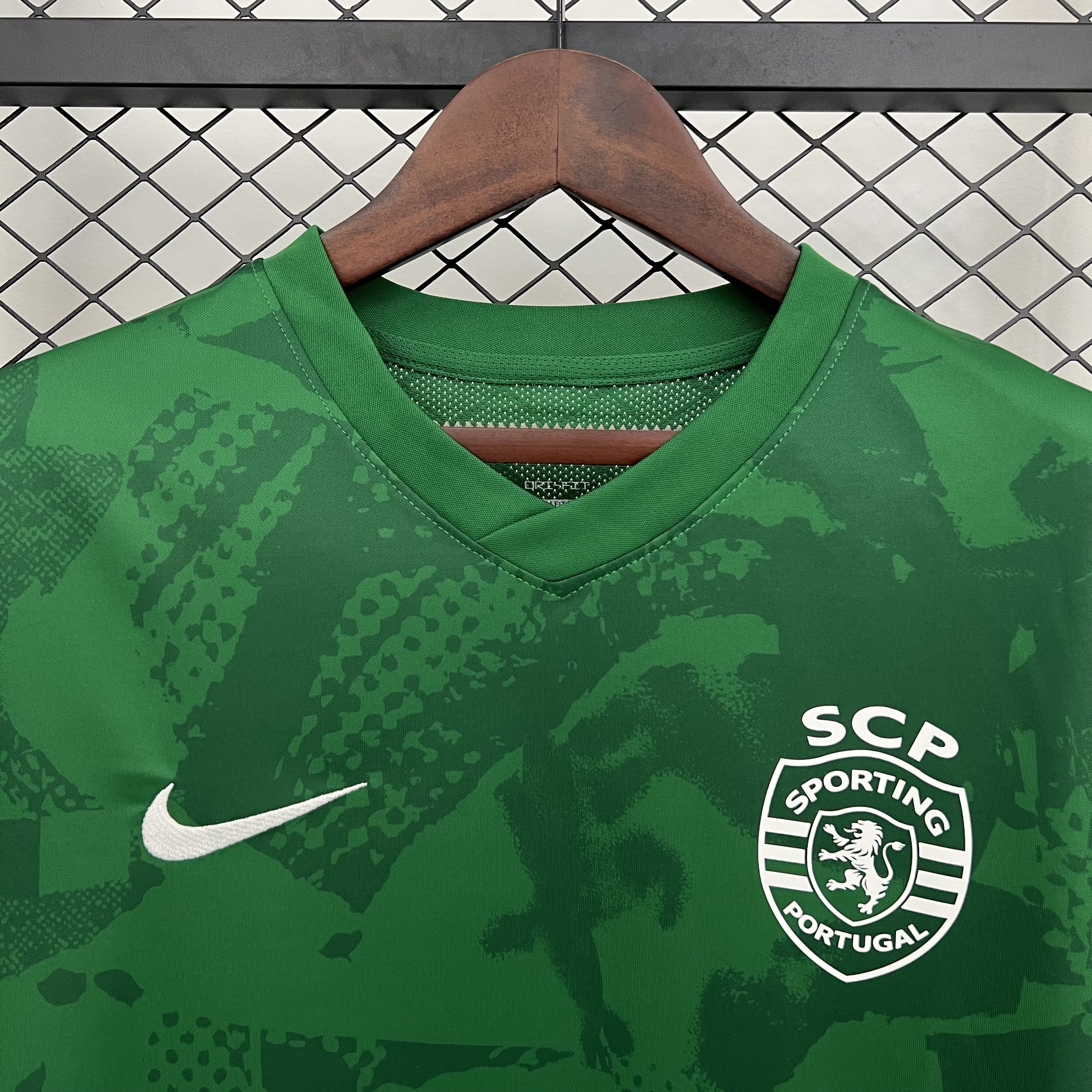25-26 Sporting Lisbon Training Kit Football Uniform AAAAJersey Supply Yupoo 5
