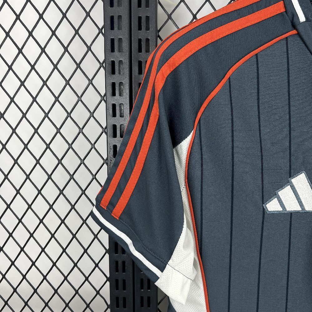 25-26 Bayern Munich Baseball style Pre Match Casual Training Soccer shirtAAAAJersey Yupoo 3