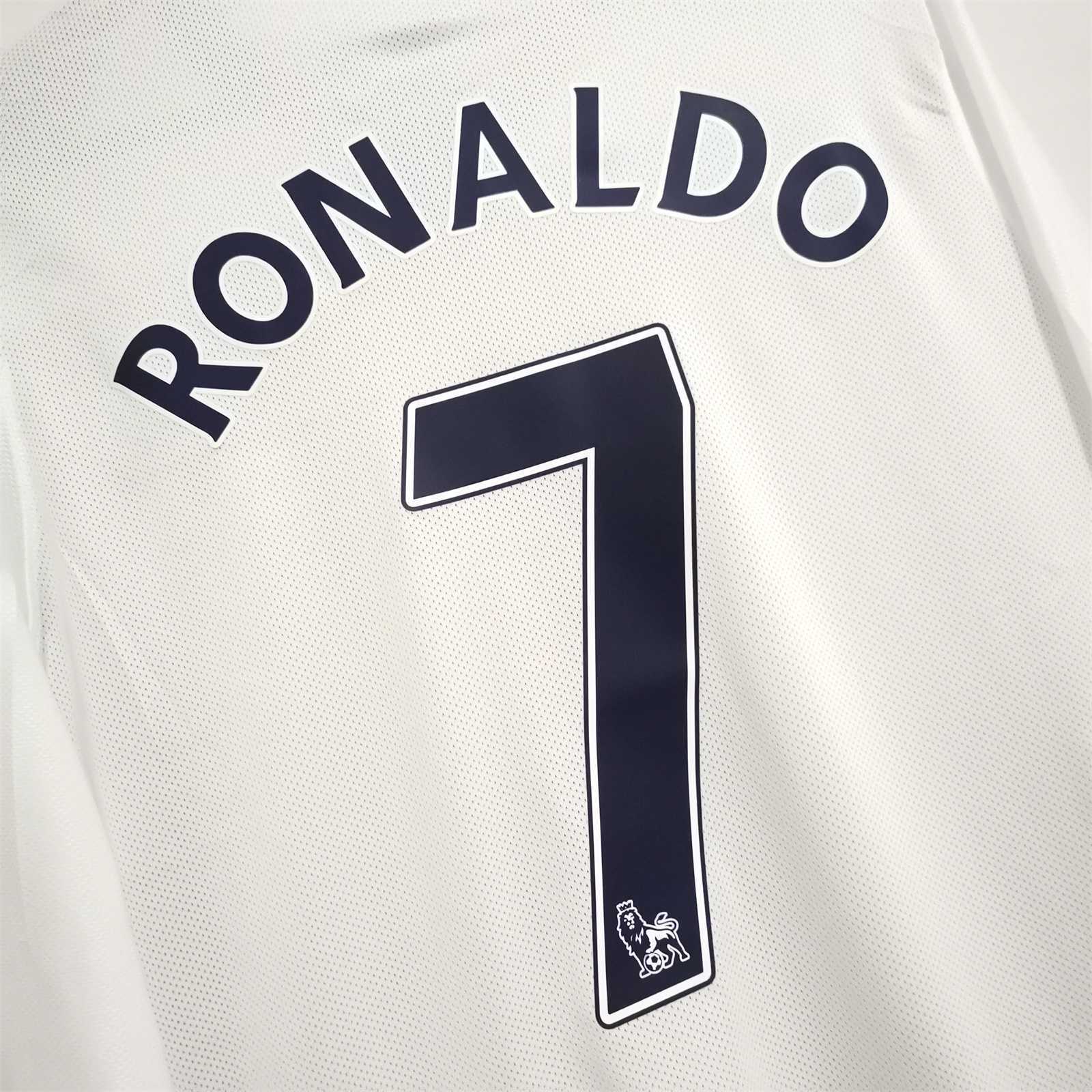 08-09 Manchester United away white UCL final long sleeve 16